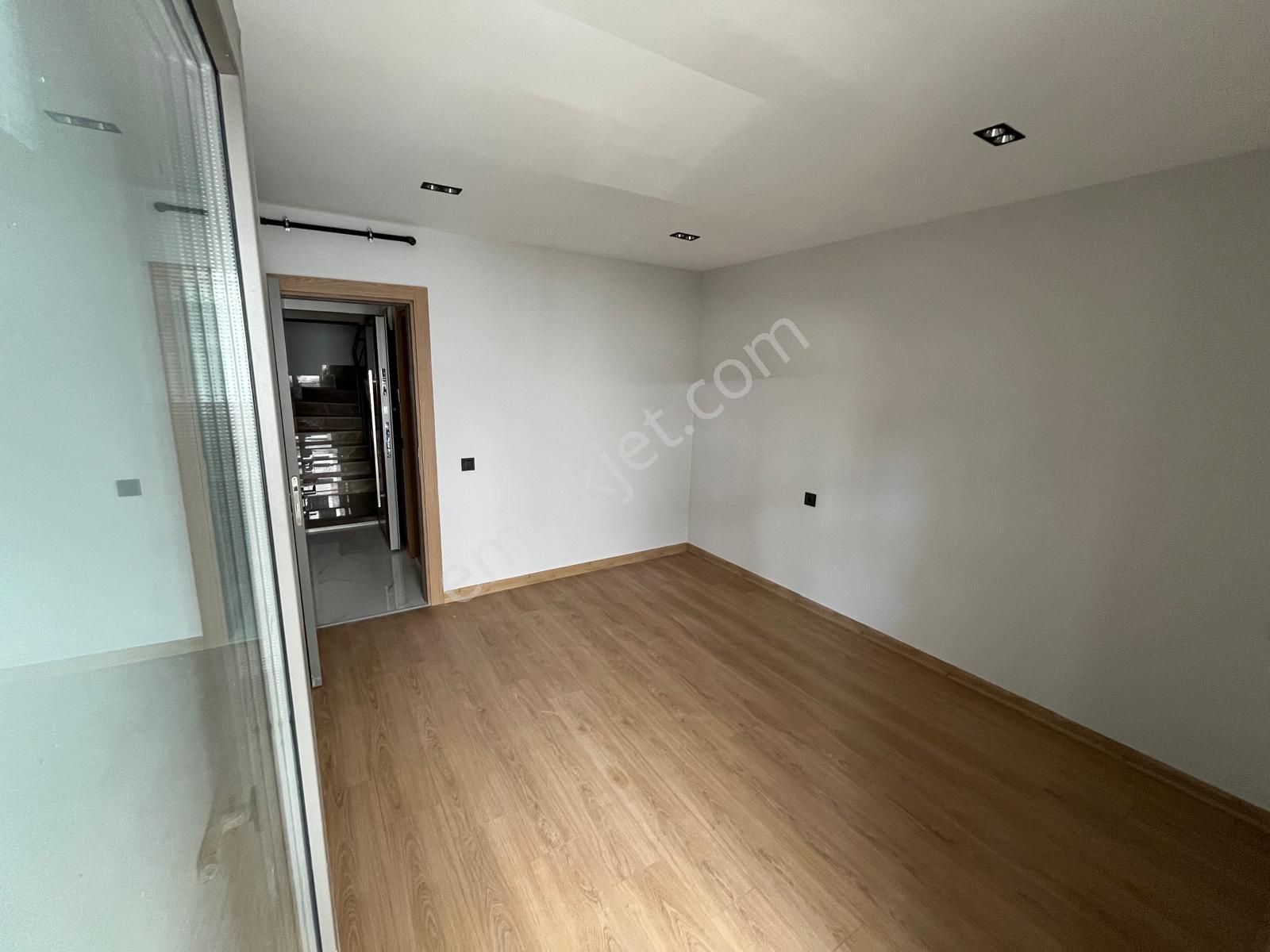 Çaybaşı Mah B.onat Caddesi Yakını Yerden Isıtmalı Lüks 1+1 - Görsel 14