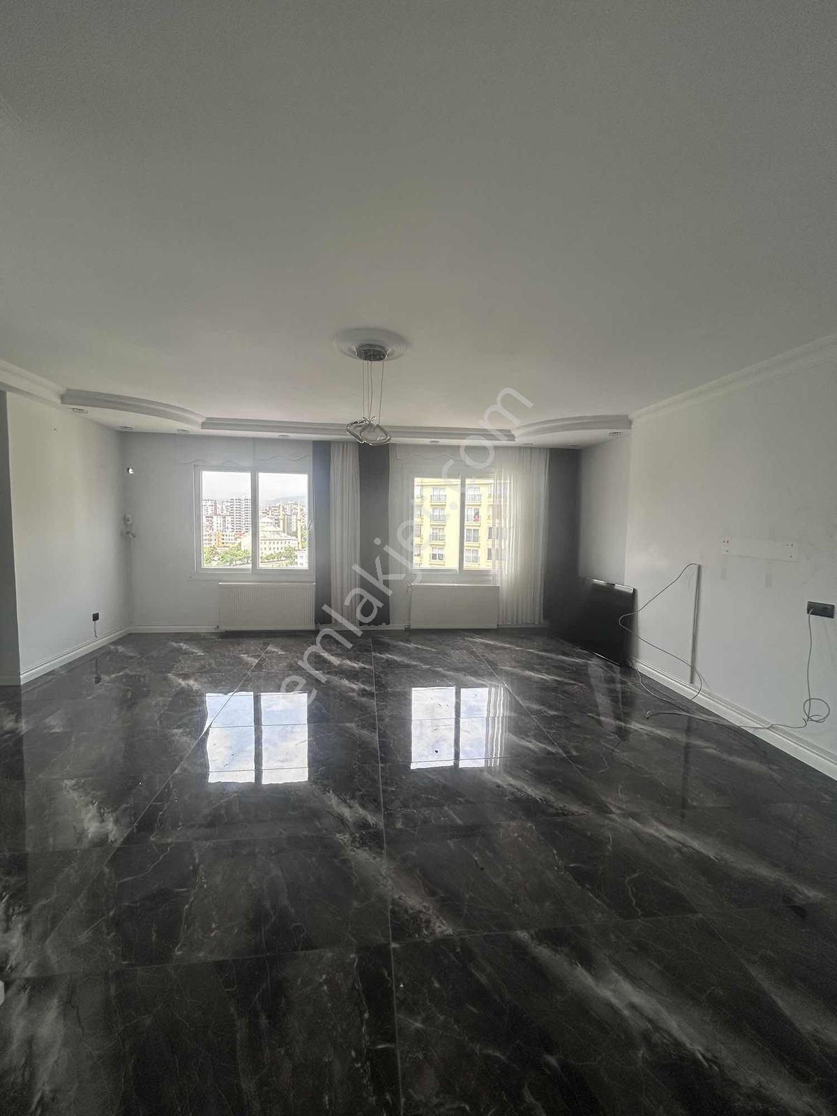 Mersin Mezitli Yenimahlle De Kiralık 3+1 270 M2 Eşyalı