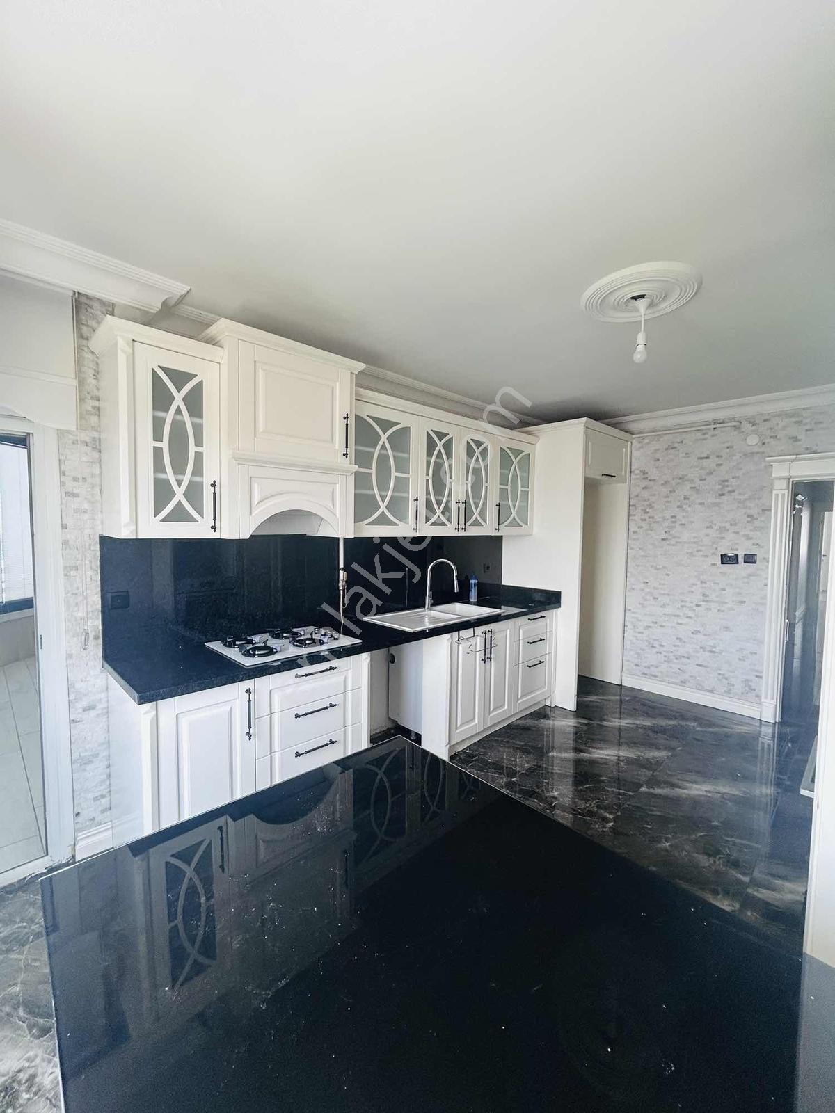 Mersin Mezitli Yenimahlle De Kiralık 3+1 270 M2 Eşyalı - Görsel 3