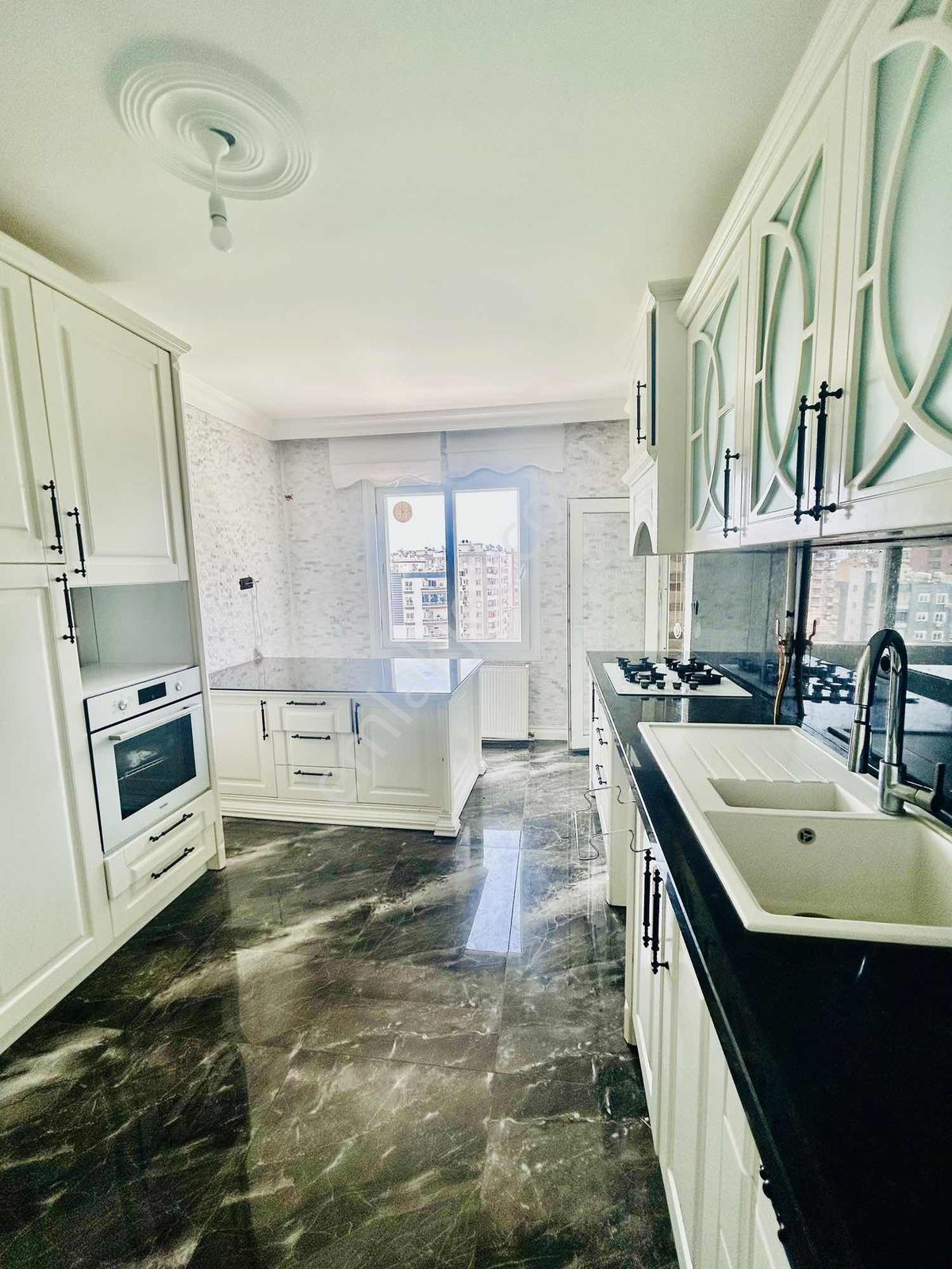 Mersin Mezitli Yenimahlle De Kiralık 3+1 270 M2 Eşyalı - Görsel 22