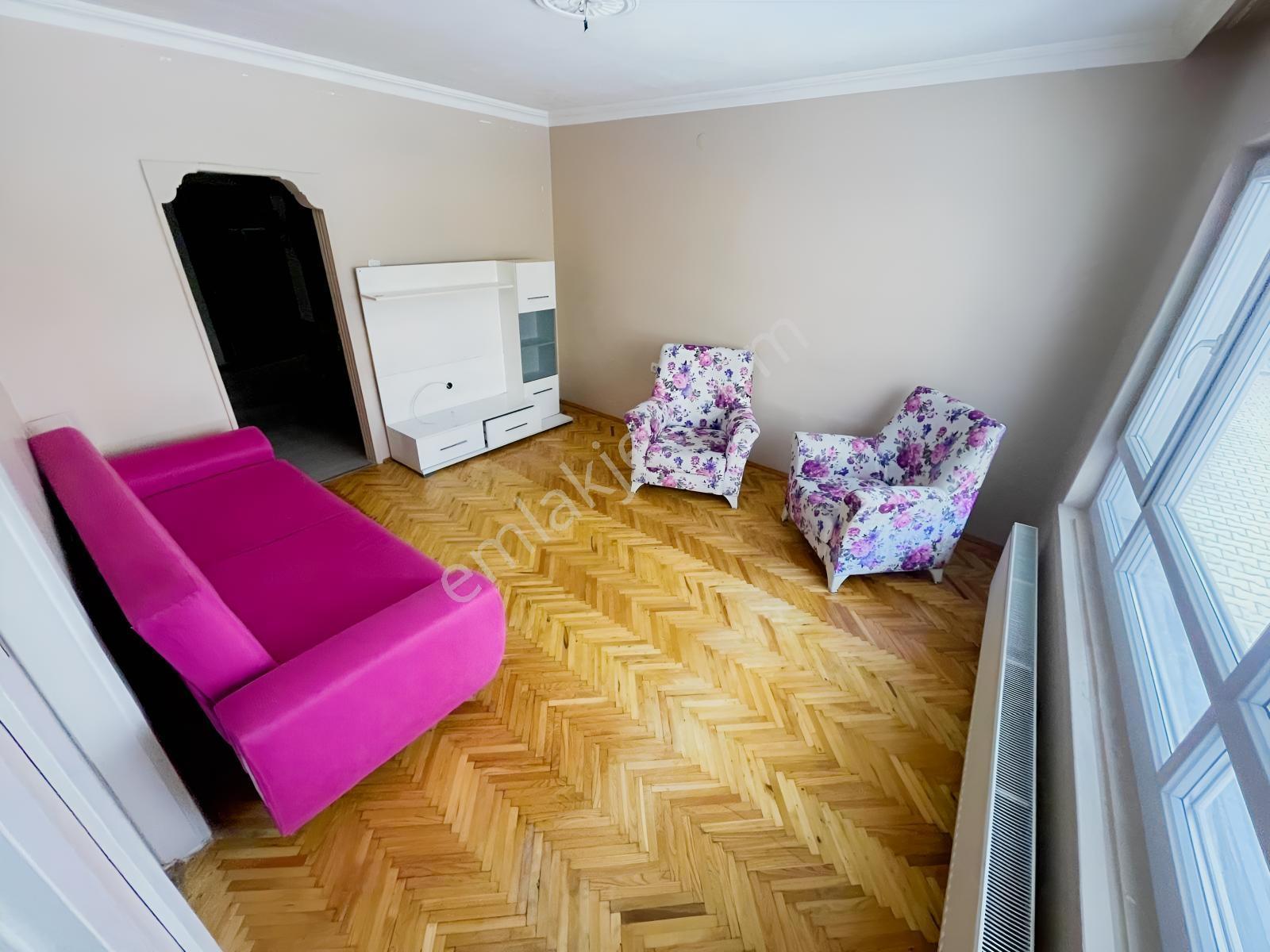 Vatan'da Anavatan Cadde Üzeri 3+1 Giriş Kat Temiz Kiralık Daire - Görsel 2