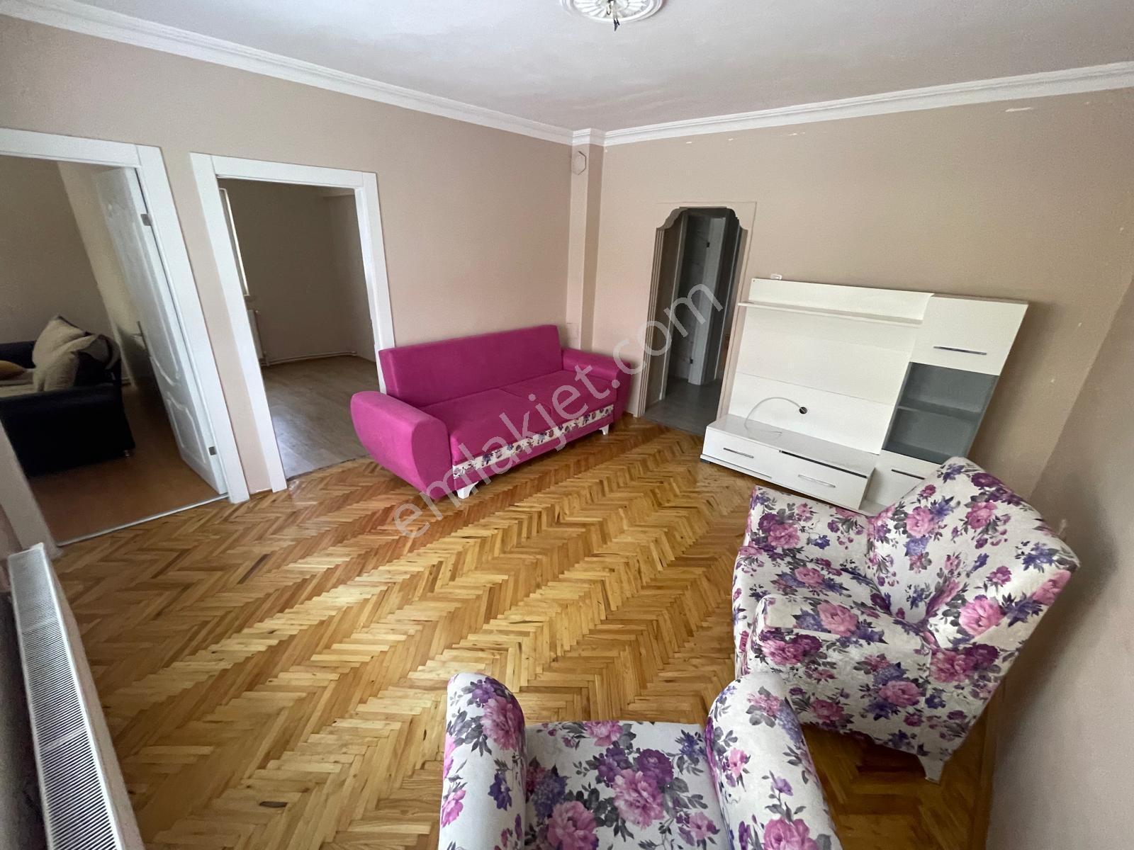 Vatan'da Anavatan Cadde Üzeri 3+1 Giriş Kat Temiz Kiralık Daire - Görsel 6
