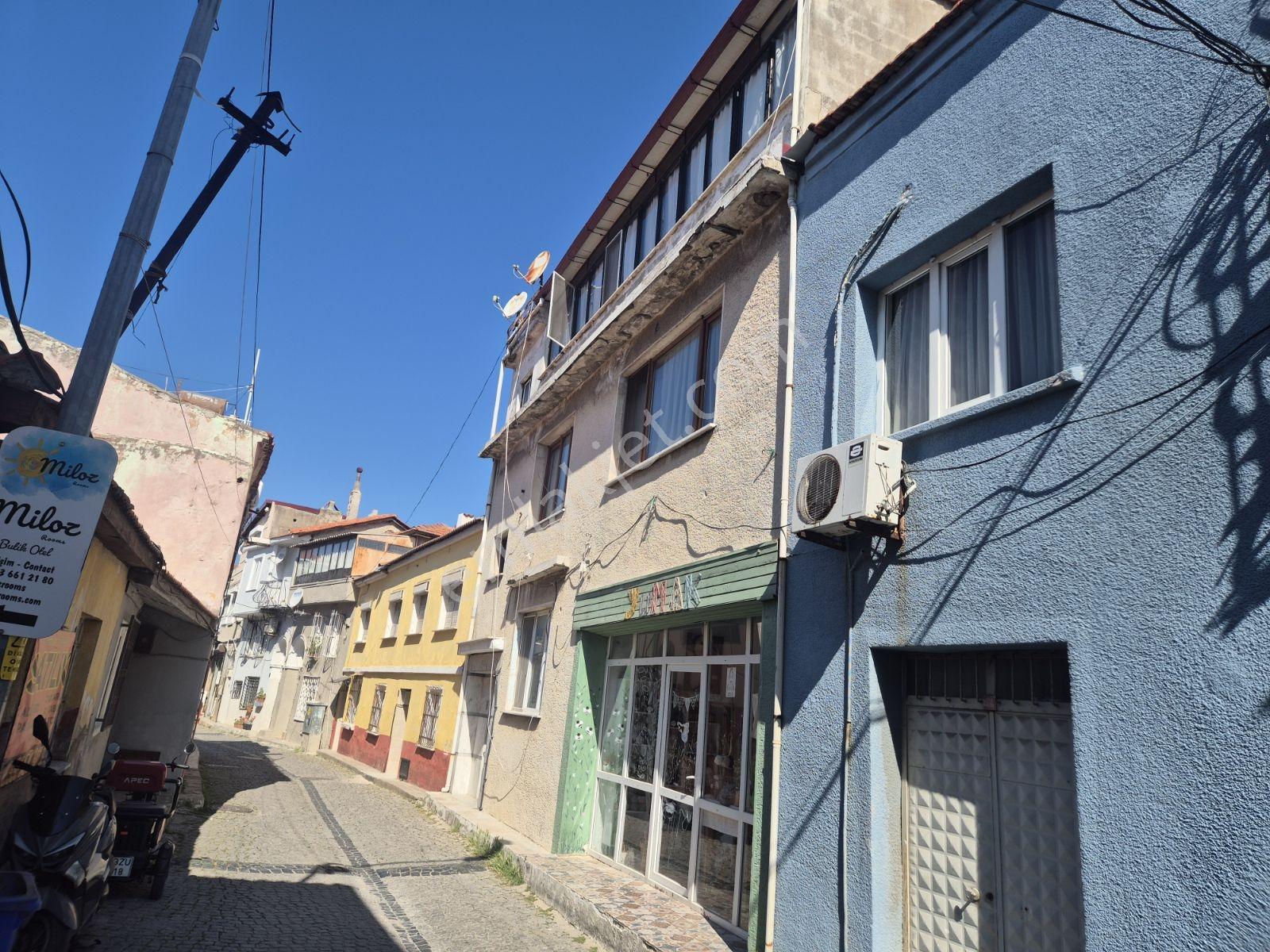 Route 10'dan Ayvalık'ın Merkezinde Satılık Bina - Görsel 2