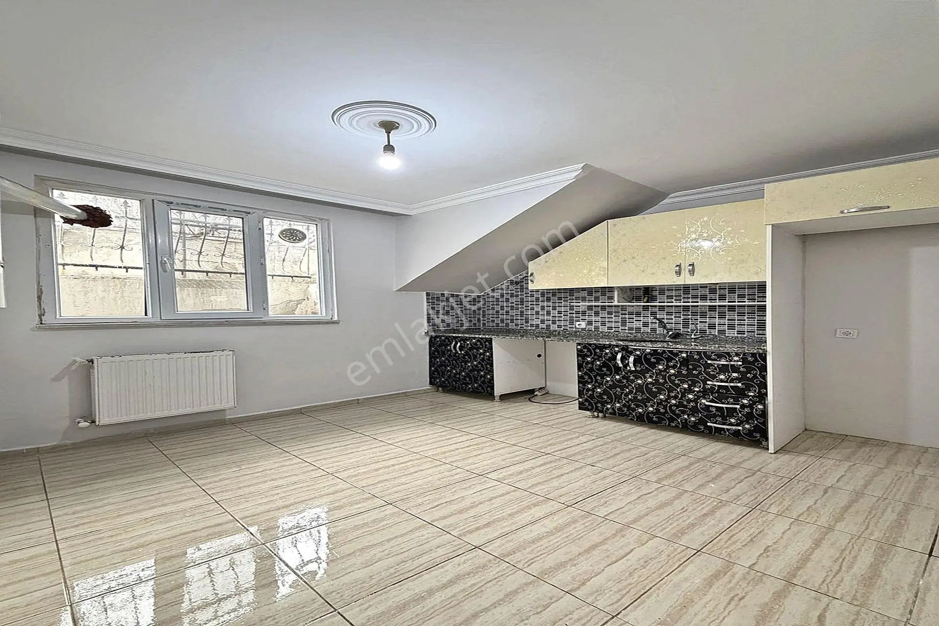 Bahçeşehire Komşu Geniş M² 2+1 Satılık Daire