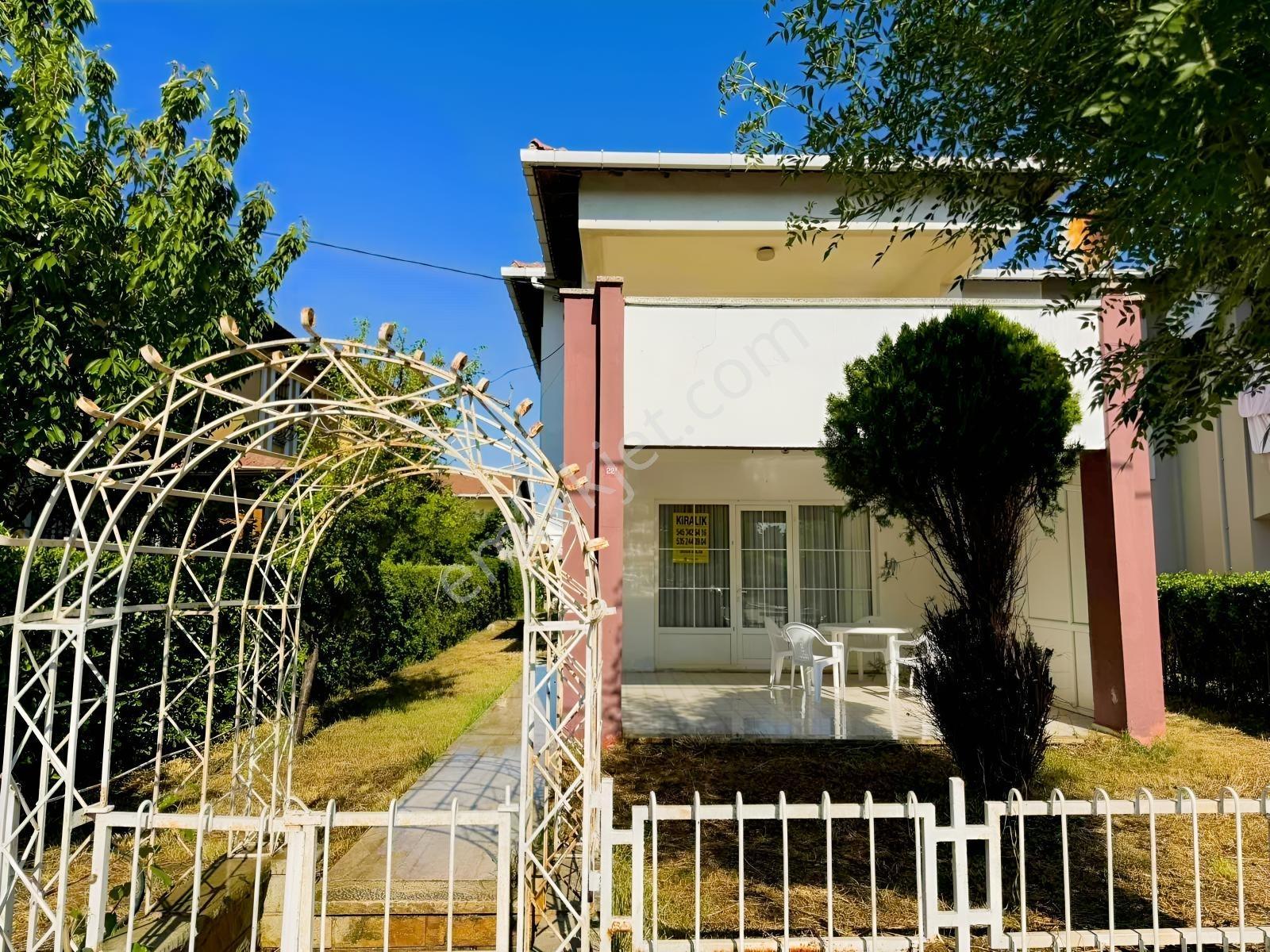 Silivri Altınorak'ta Kasım Ayına Kadar Kiralık 4+1 Yazlık Villa