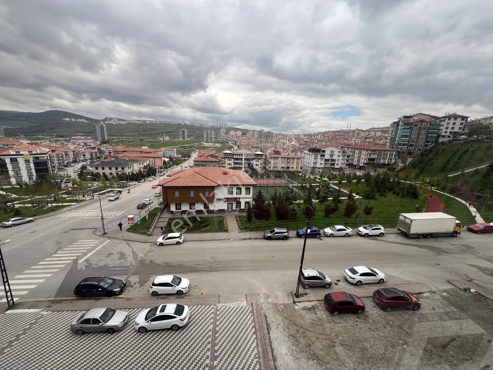 Cadde Üzeri Yeni Bina Lüks Yapılı Geniş Mutfaklı Satılık Daire - Görsel 25