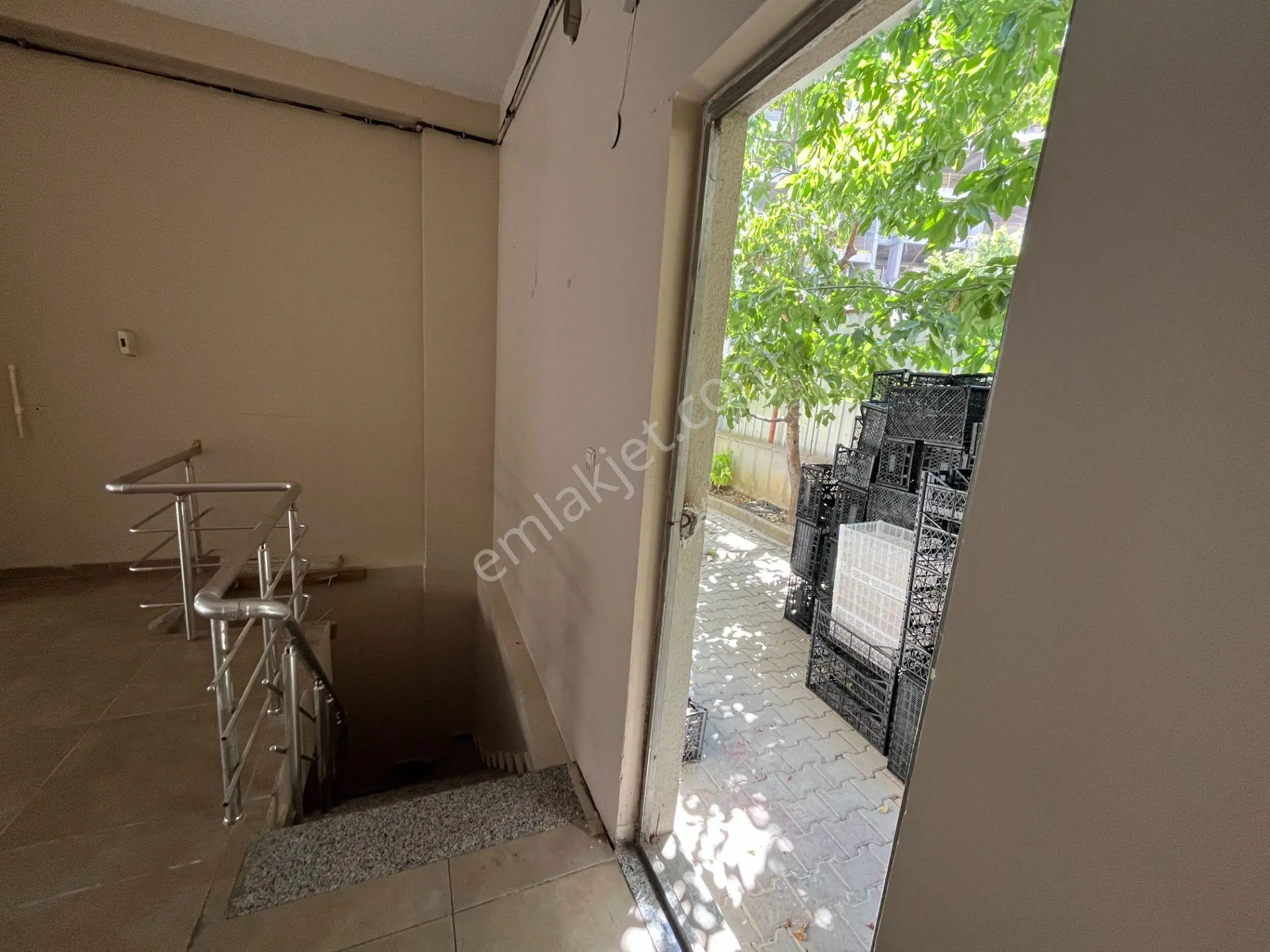 Merkeze Çok Yakın Otomatik Kepenk 140m2 Kiralık Bodrumlu Dükkan - Görsel 5