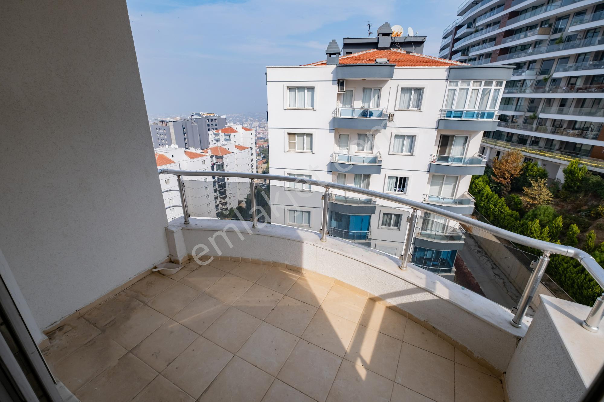 Narlıdere Deniz Manzaralı Otoparklı Site İçi Satılık 3+1 Daire - Görsel 6