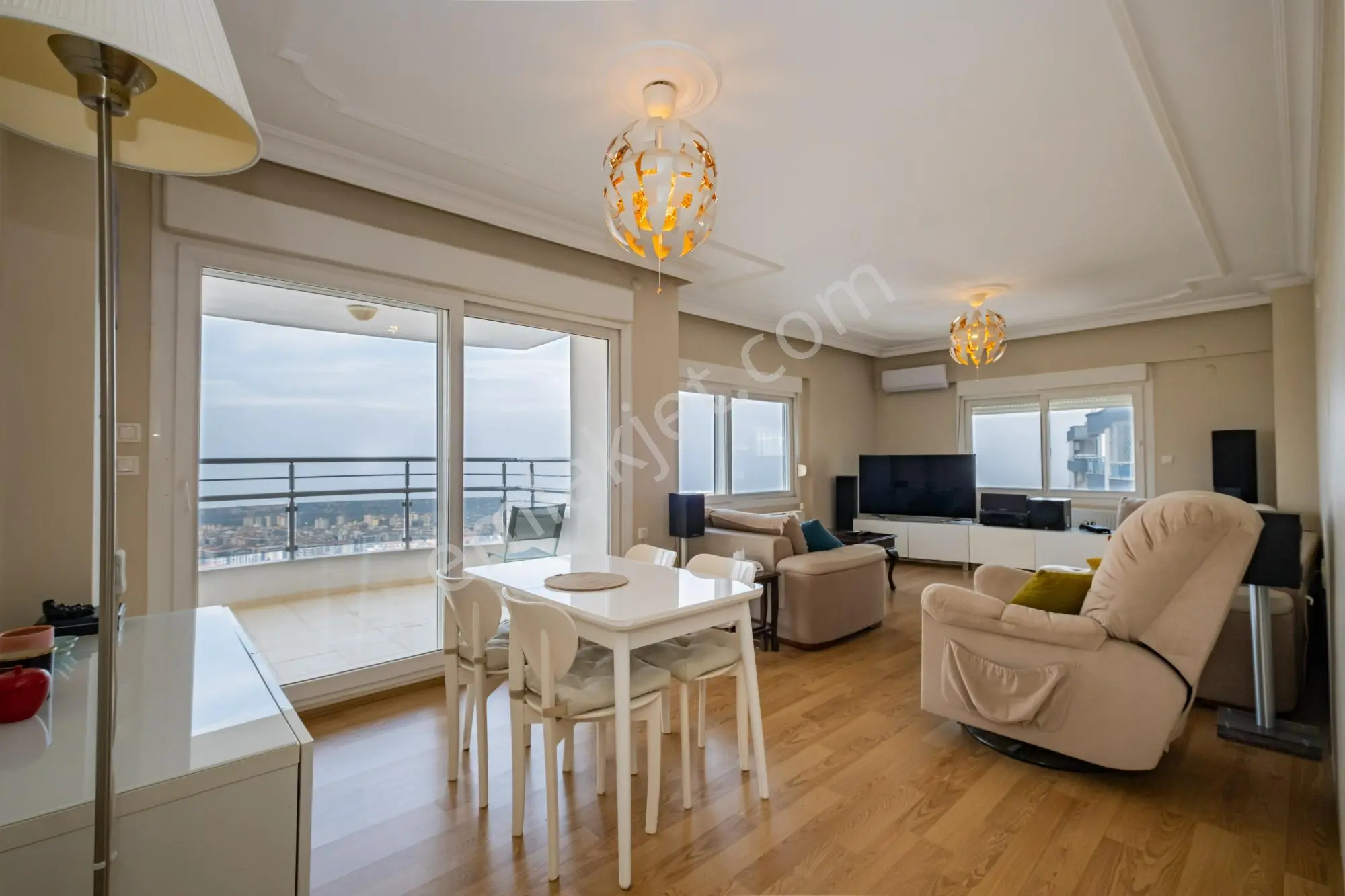 Narlıdere Deniz Manzaralı Otoparklı Site İçi Satılık 3+1 Daire
