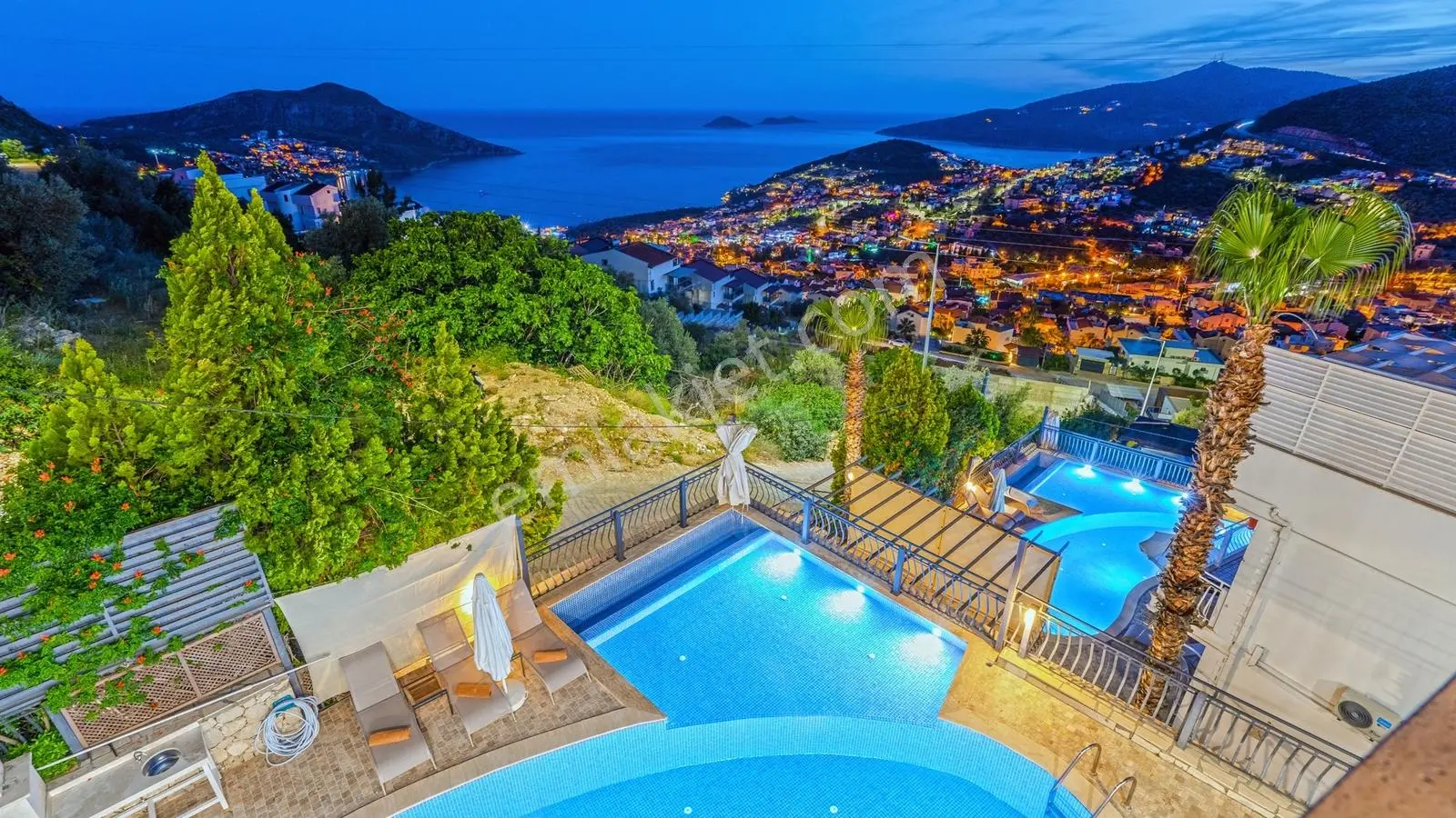 Türk Vatandaşlığına Uygun 5 Yatak Odalı Lüks Villa - Görsel 4