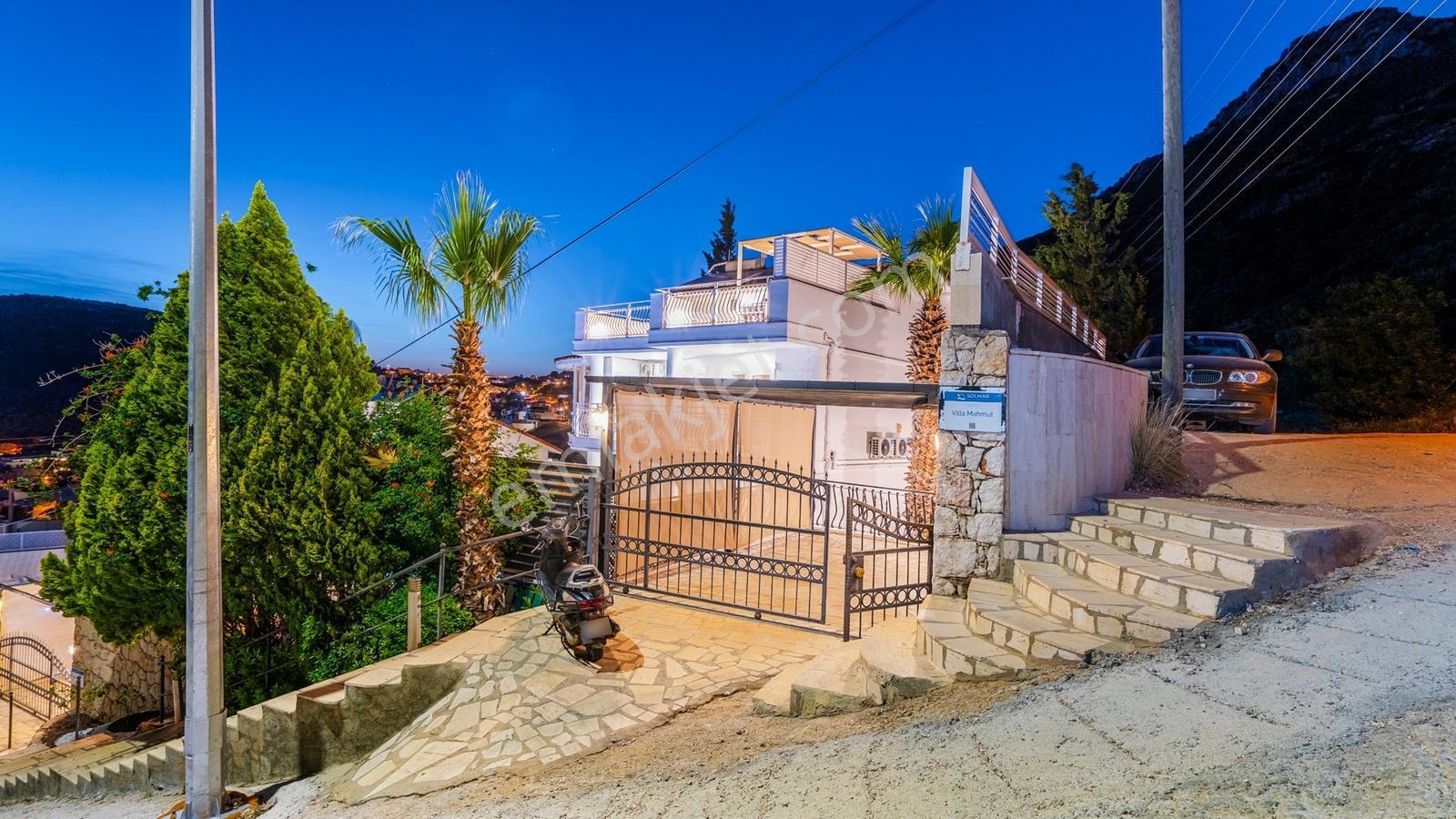 Türk Vatandaşlığına Uygun 5 Yatak Odalı Lüks Villa - Görsel 27