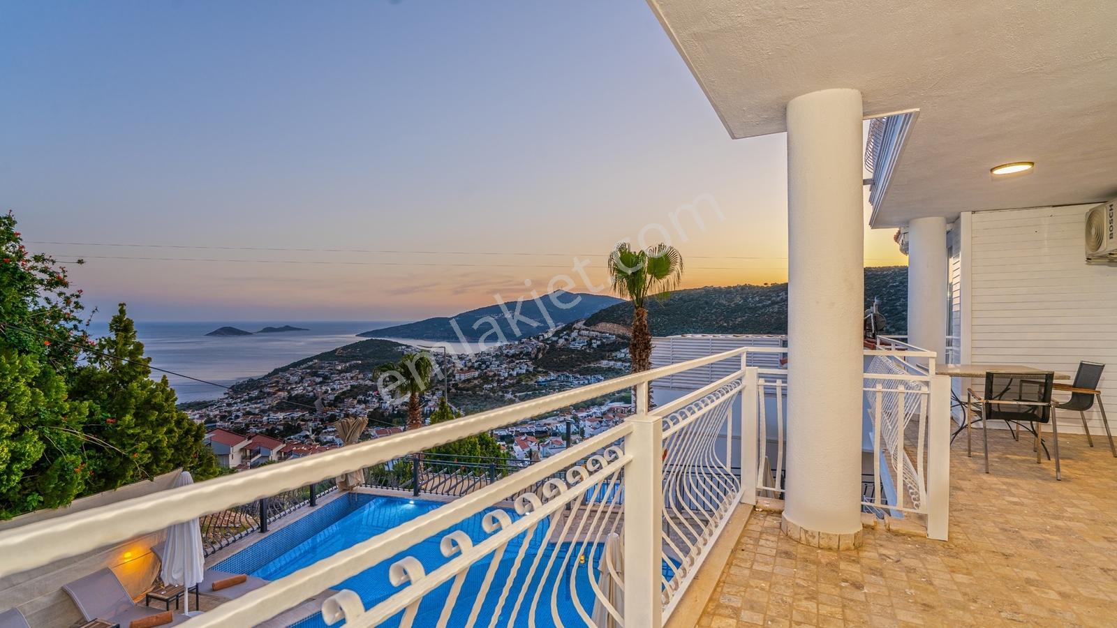 Türk Vatandaşlığına Uygun 5 Yatak Odalı Lüks Villa - Görsel 23