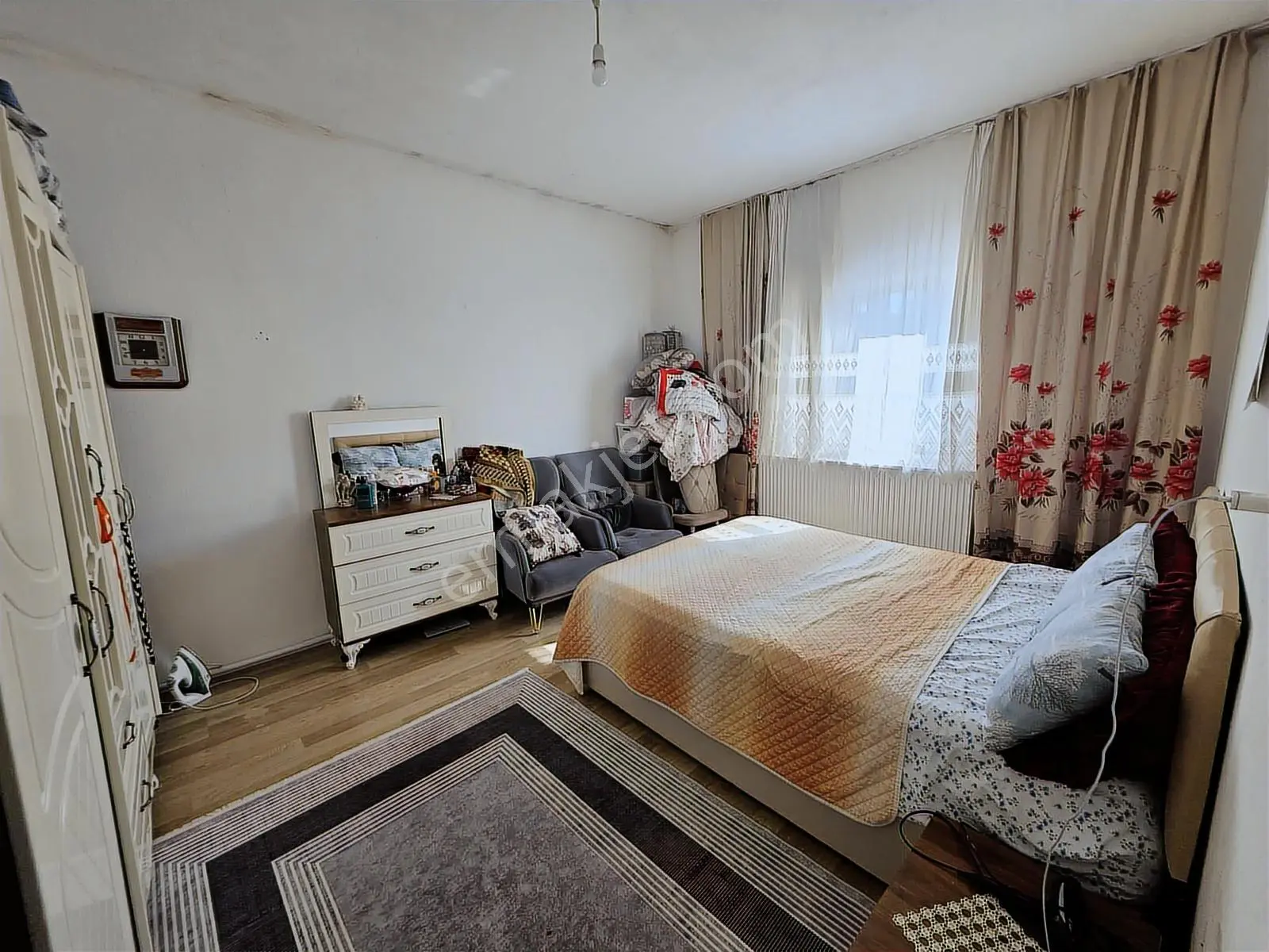 Sazlıca Aşağı Mah. 811 M2 Arsa İçinde 2+1 Ev Satılık - Görsel 3