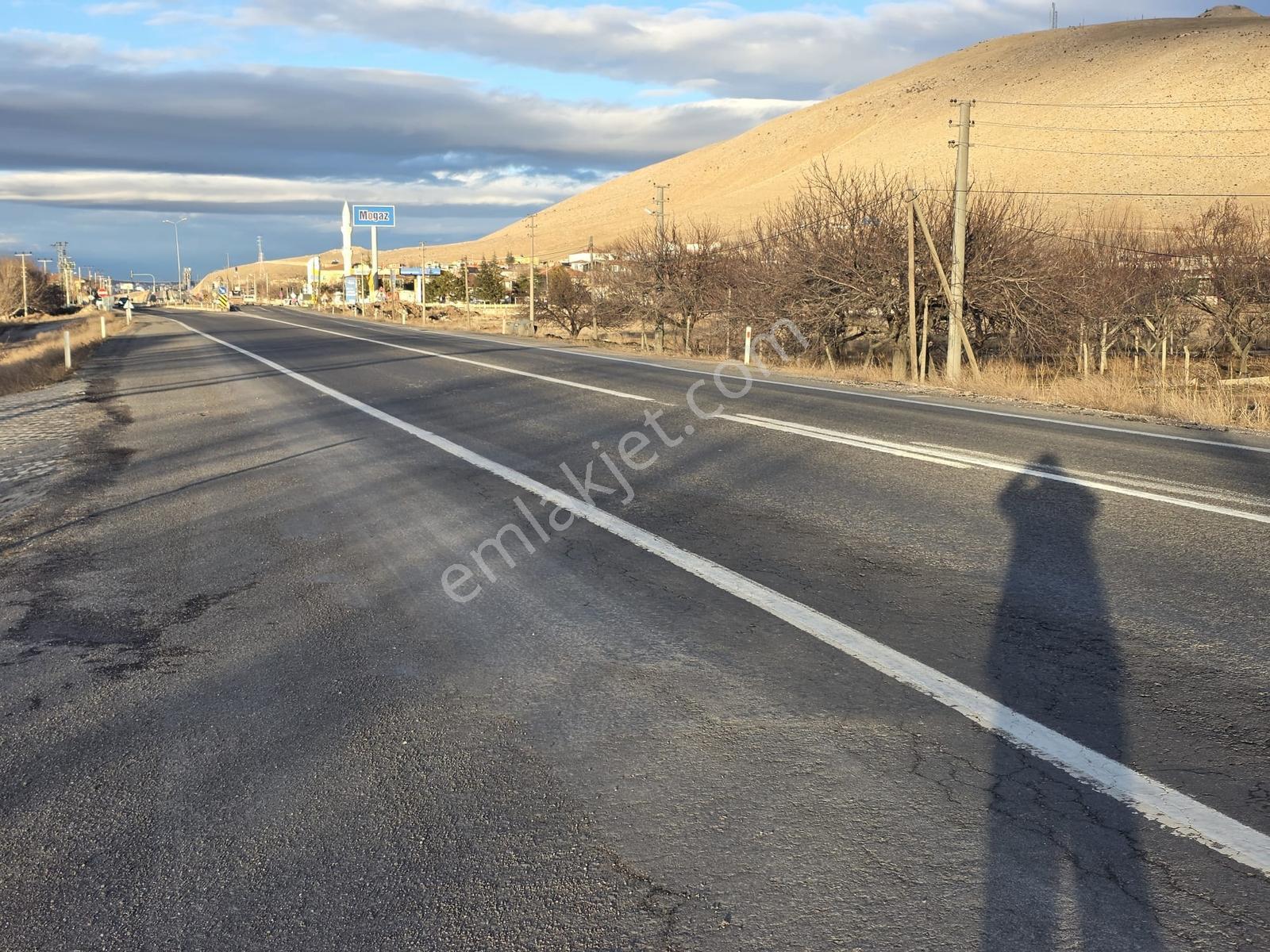 Sazlıca Yeni Mah. Anayola Sıfır 3 Cephe Yol 1090 M2 Satılık Arsa