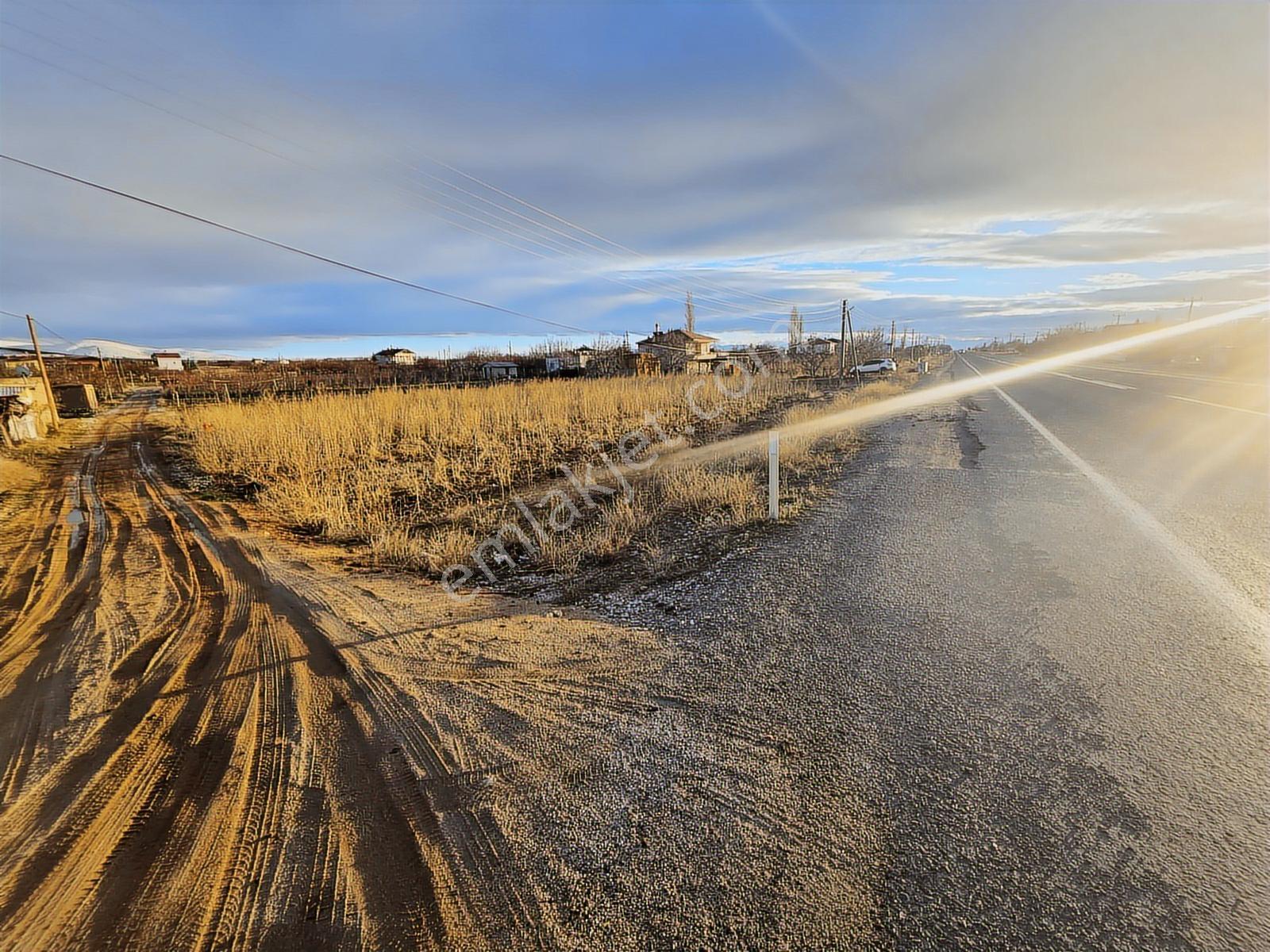 Sazlıca Yeni Mah. Anayola Sıfır 3 Cephe Yol 1090 M2 Satılık Arsa - Görsel 2