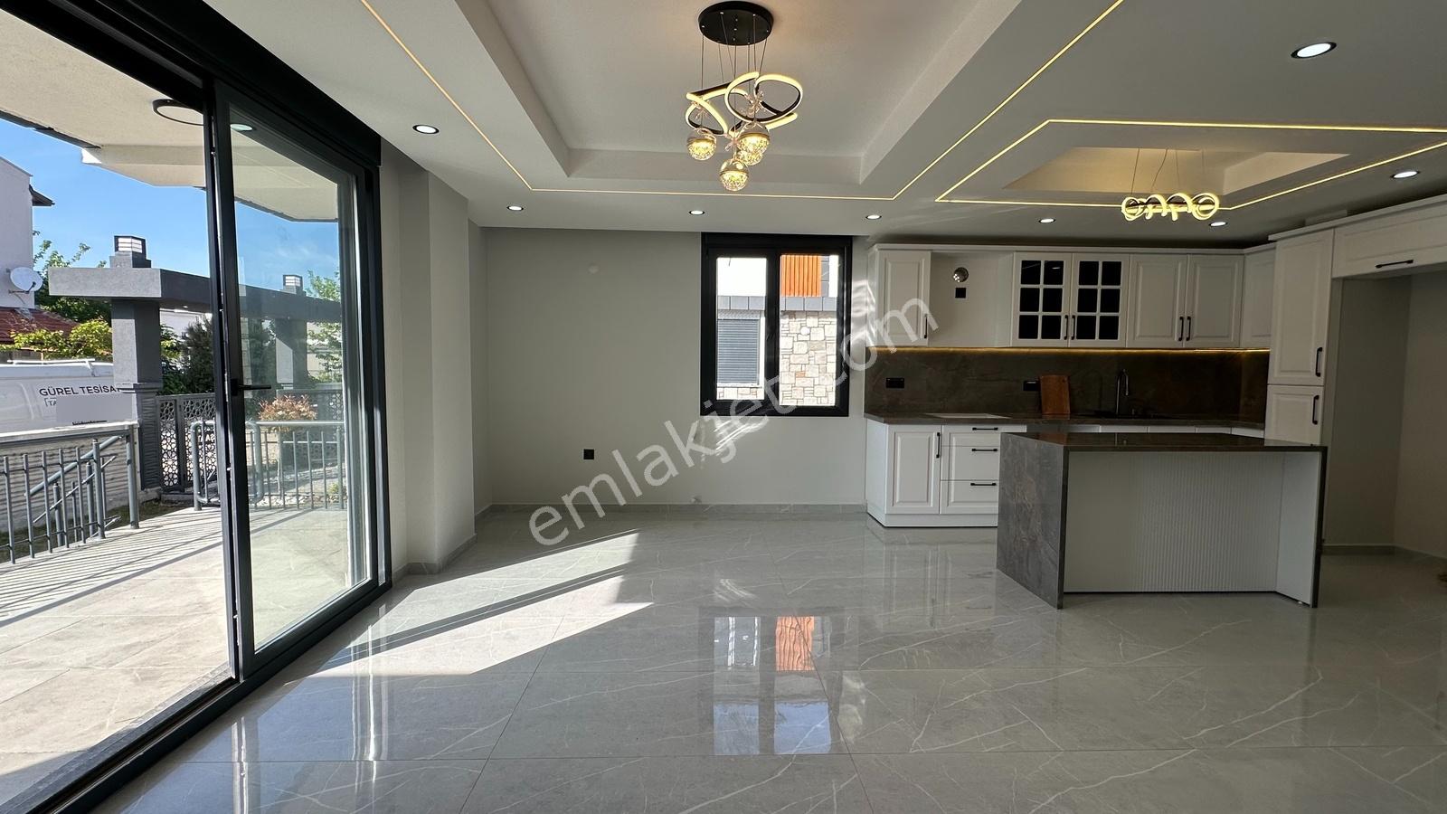 Ayvalık Altınovada Denize 250 Metre 3+1 Bahçeli Satılık Villa - Görsel 13