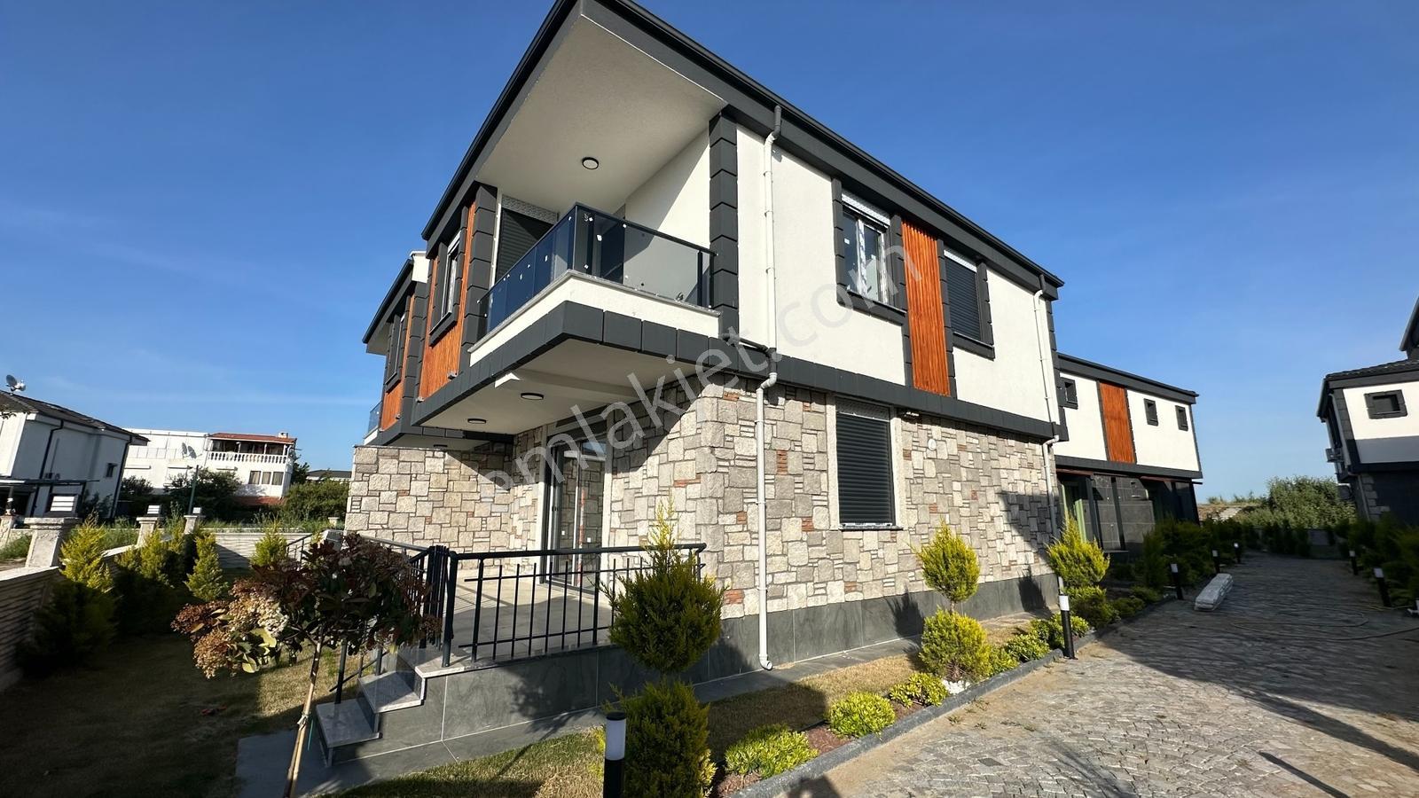 Ayvalık Altınovada Denize 250 Metre 3+1 Bahçeli Satılık Villa - Görsel 2