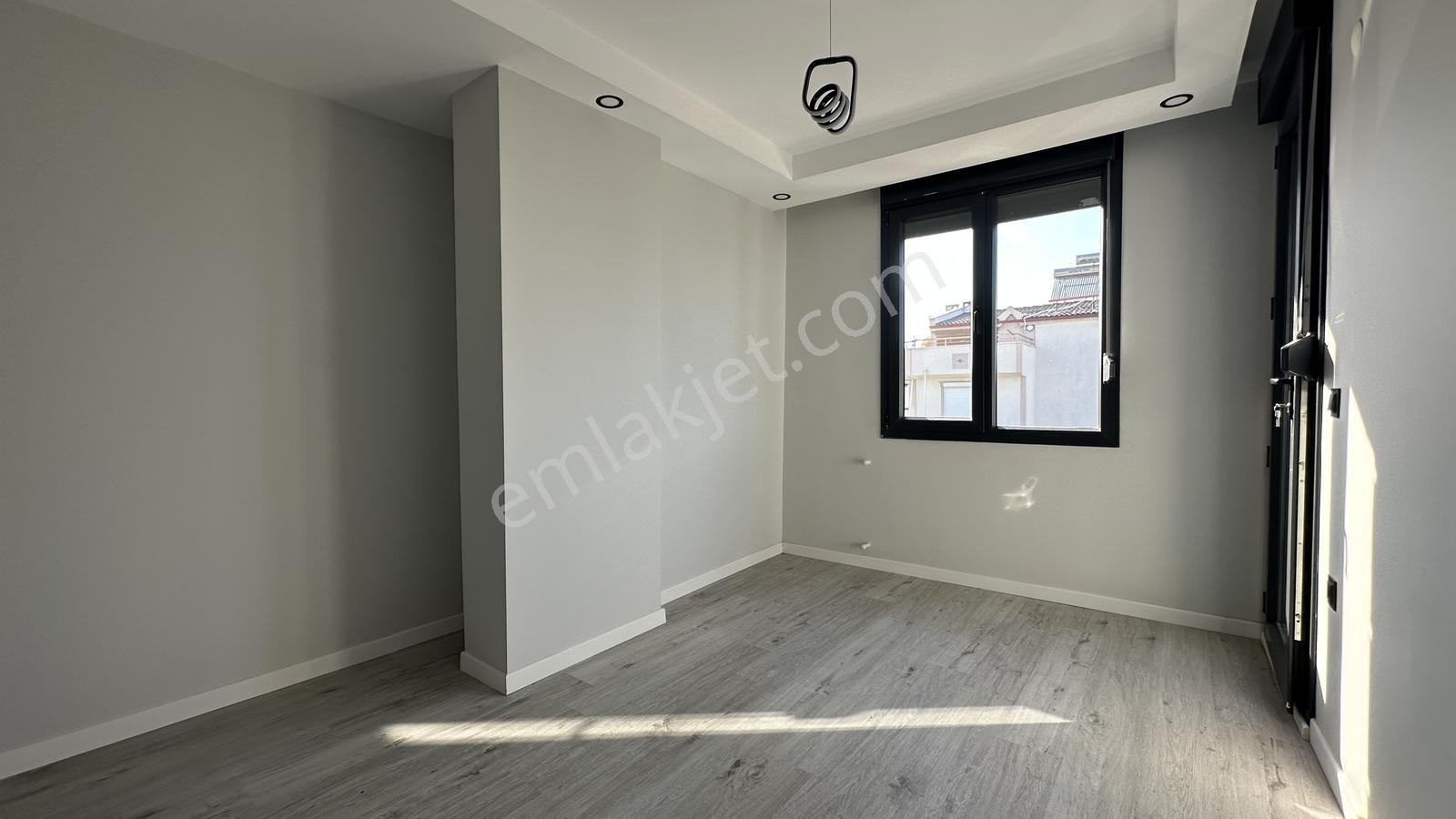 Ayvalık Altınovada Denize 250 Metre 3+1 Bahçeli Satılık Villa - Görsel 18