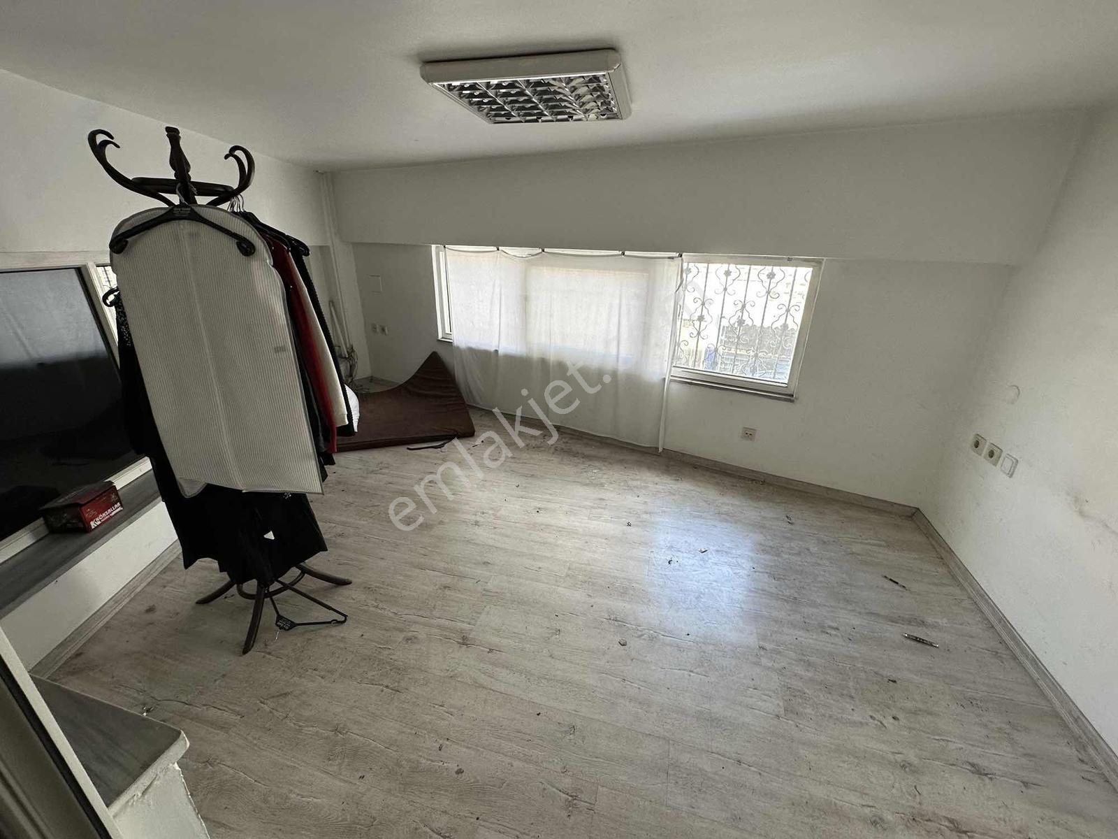 Hanlı Sanayide 450m2 3 Katlı Verandalı Köşe Dükkan - Görsel 8