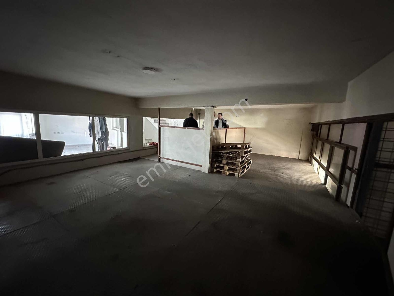 Hanlı Sanayide 450m2 3 Katlı Verandalı Köşe Dükkan - Görsel 15