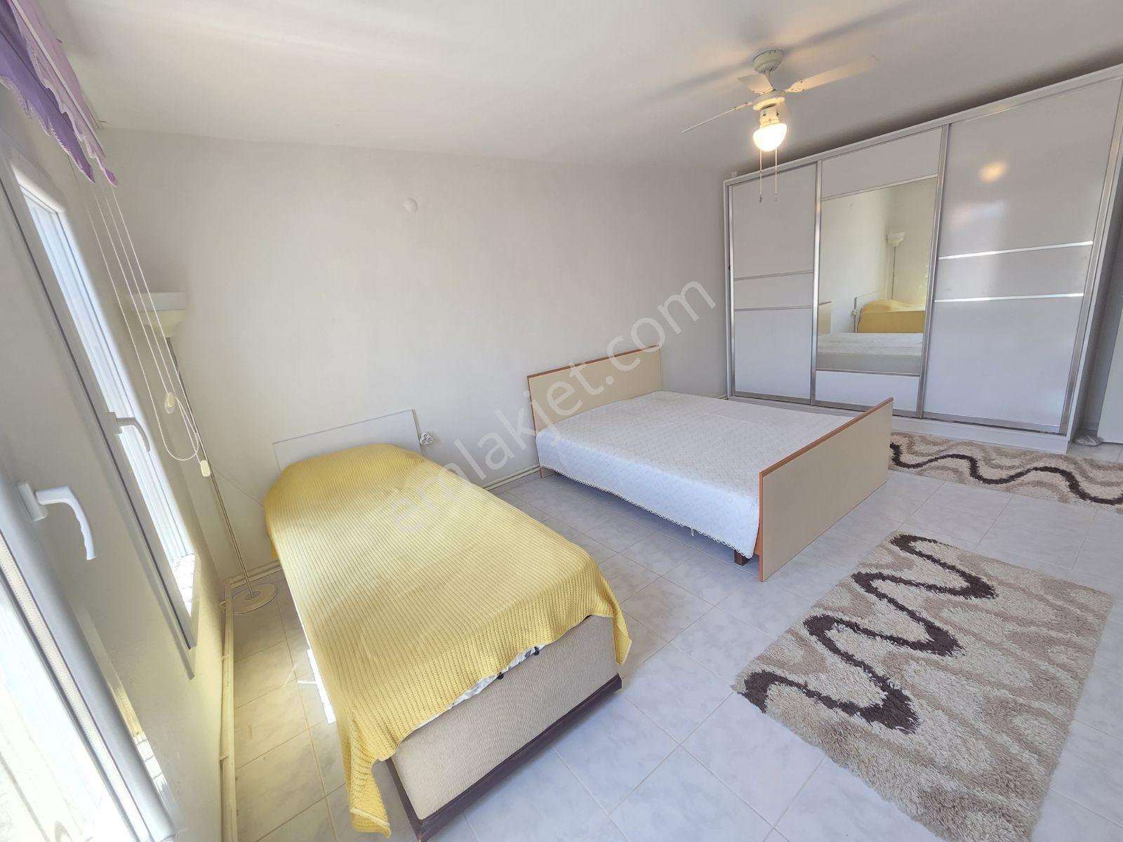 Yenifoça Marina Yakını Müstakil Bahçeli 4+1 Tripleks Villa - Görsel 35