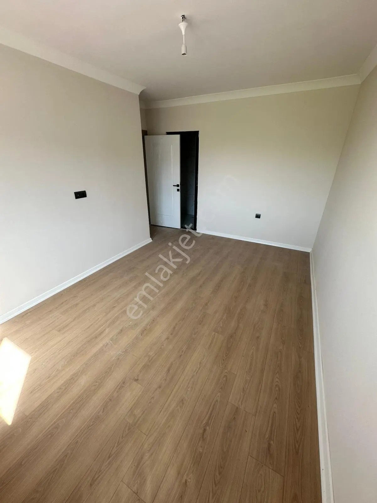 Yenikent'te Satılık 3+1 Ebeveyn Banyolu Daire - Görsel 5