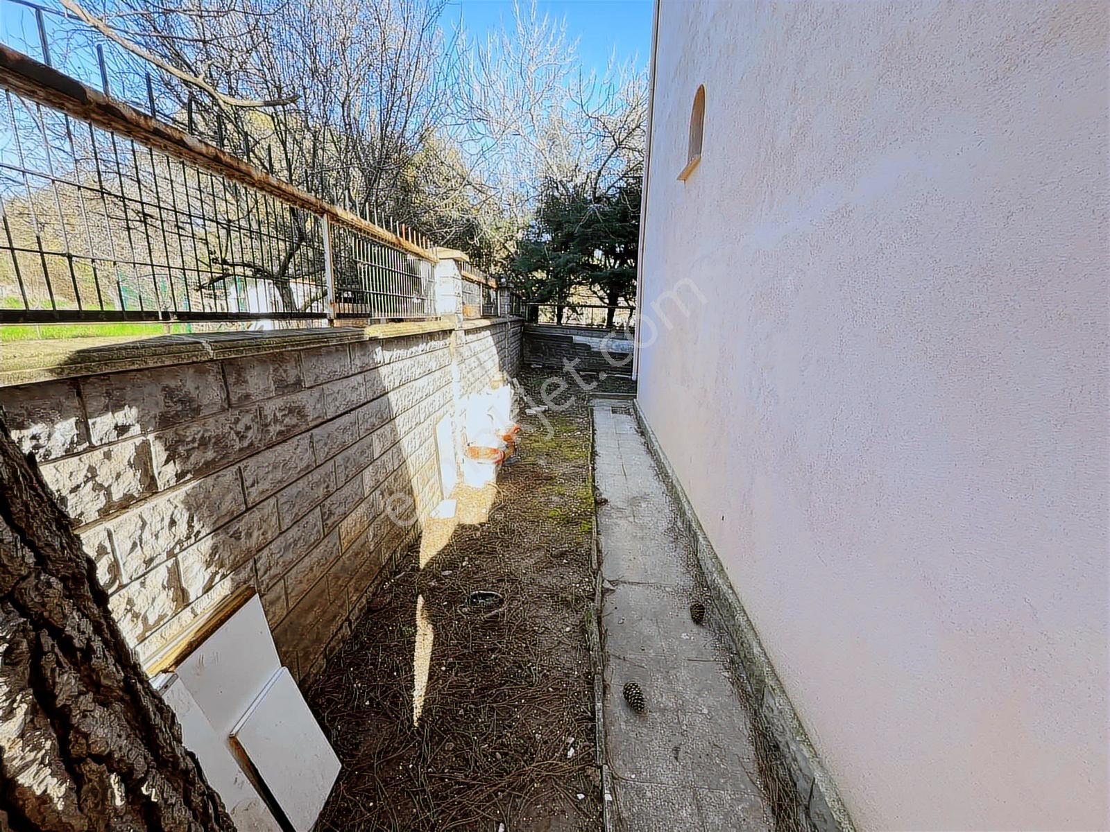 Silivri Kavaklı Bölgesinde Satılık Geniş Bahçeli Triplex Villa - Görsel 20