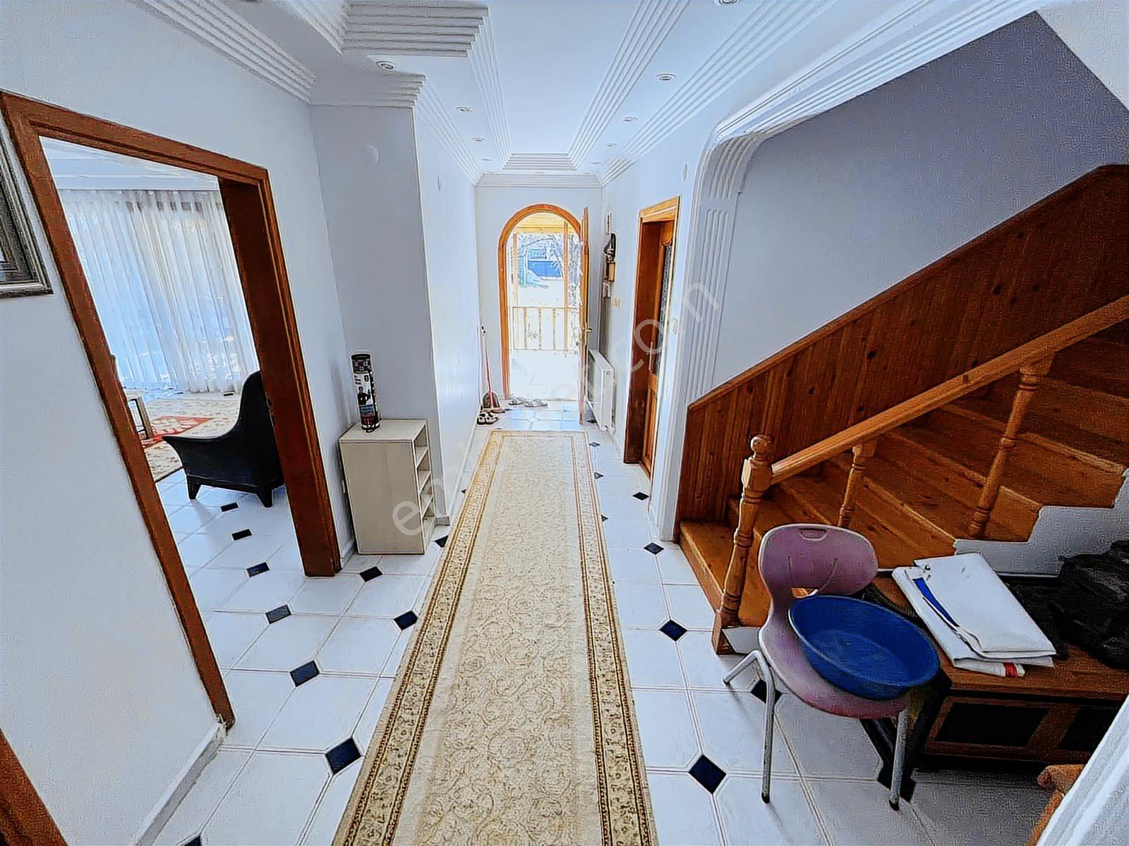 Silivri Kavaklı Bölgesinde Satılık Geniş Bahçeli Triplex Villa - Görsel 15