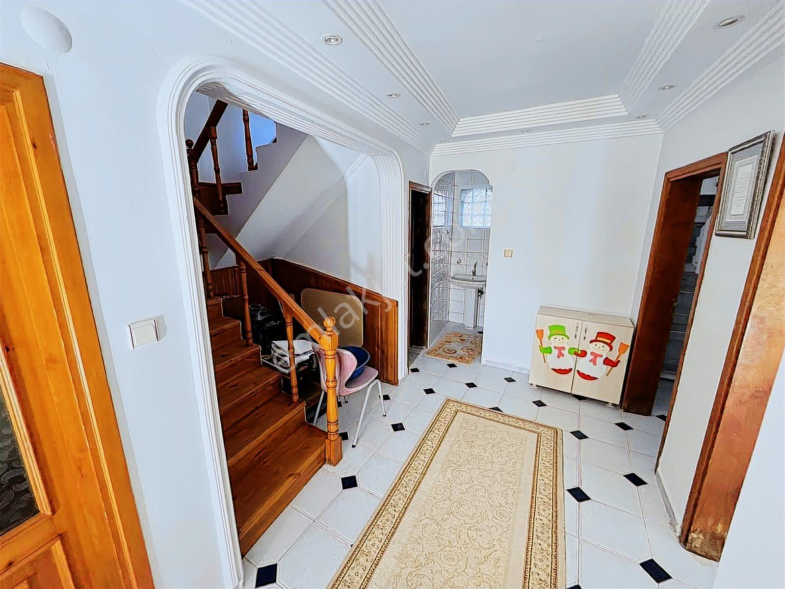 Silivri Kavaklı Bölgesinde Satılık Geniş Bahçeli Triplex Villa - Görsel 24