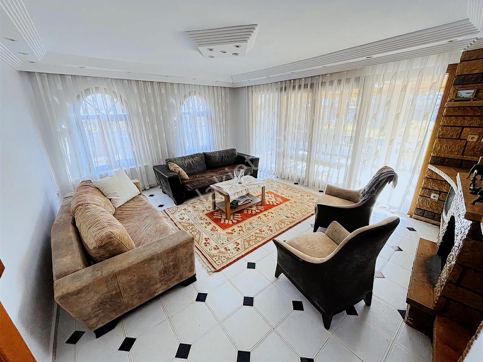 Silivri Kavaklı Bölgesinde Satılık Geniş Bahçeli Triplex Villa - Görsel 22