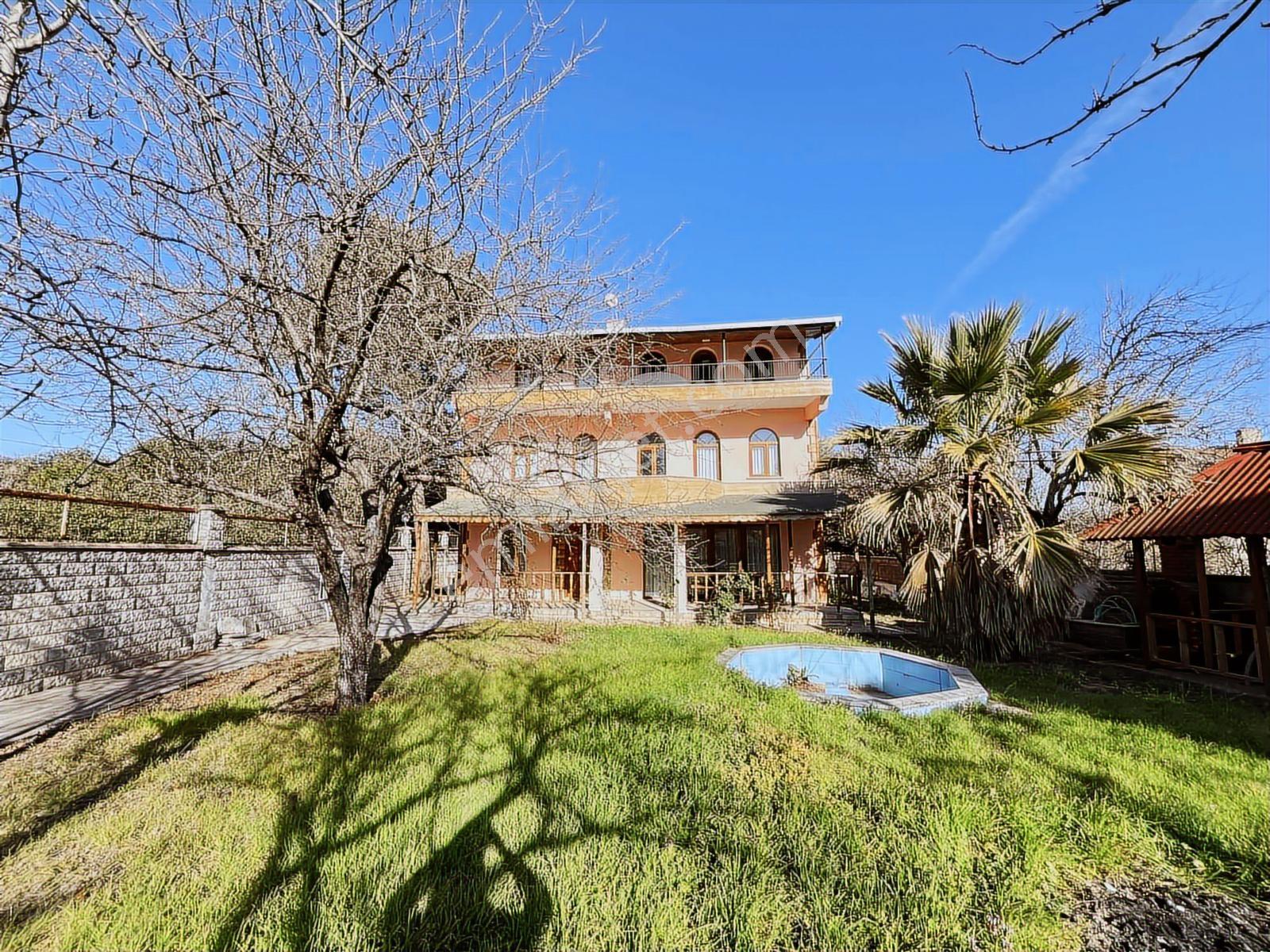 Silivri Kavaklı Bölgesinde Satılık Geniş Bahçeli Triplex Villa - Görsel 21