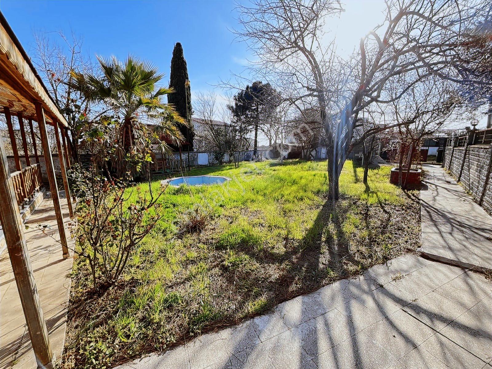 Silivri Kavaklı Bölgesinde Satılık Geniş Bahçeli Triplex Villa - Görsel 35