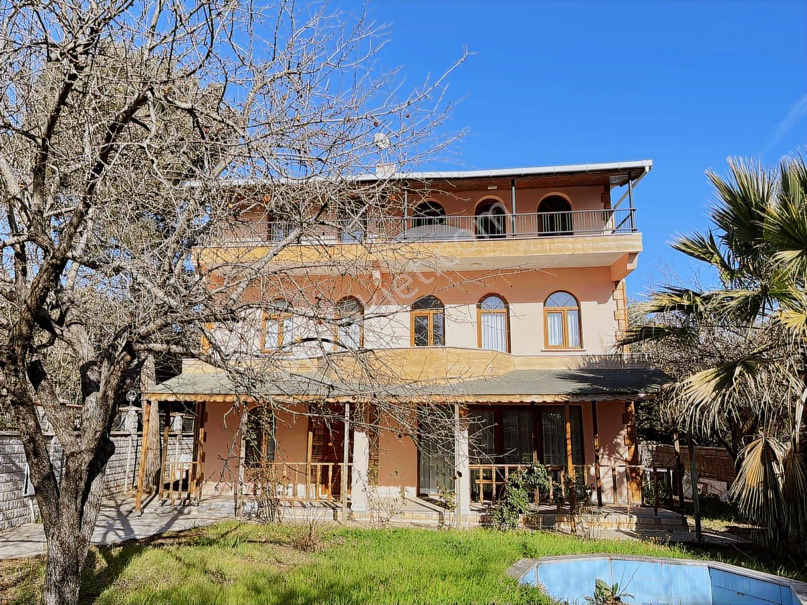 Silivri Kavaklı Bölgesinde Satılık Geniş Bahçeli Triplex Villa - Görsel 12