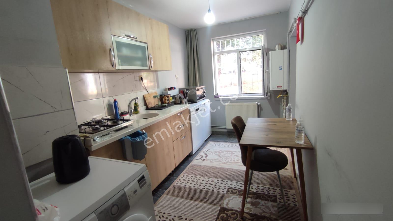 Çankaya İşçi Blokları Mah. Çok Katlılarda Satılık 2+1 Daire