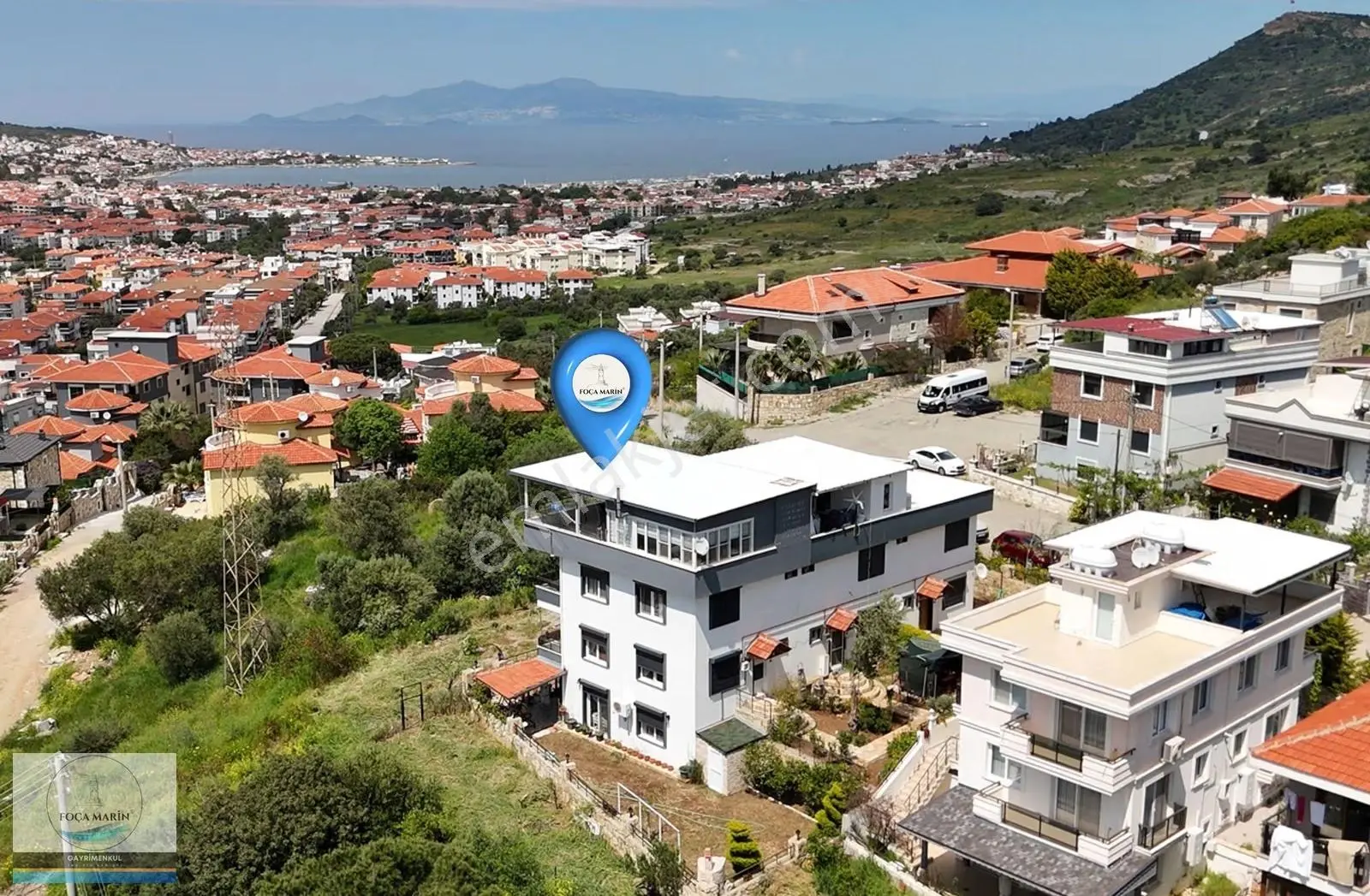 Yenifoça'da Önü Kapanmaz Manzaralı -müstakil 4+2 Tripleks Villa