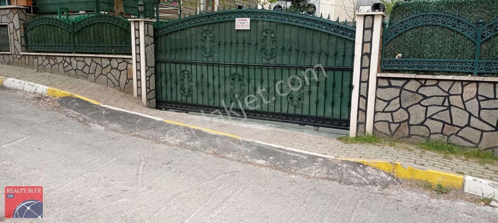 Düz Ayak Girişli, Caddeye Yakın Depo
