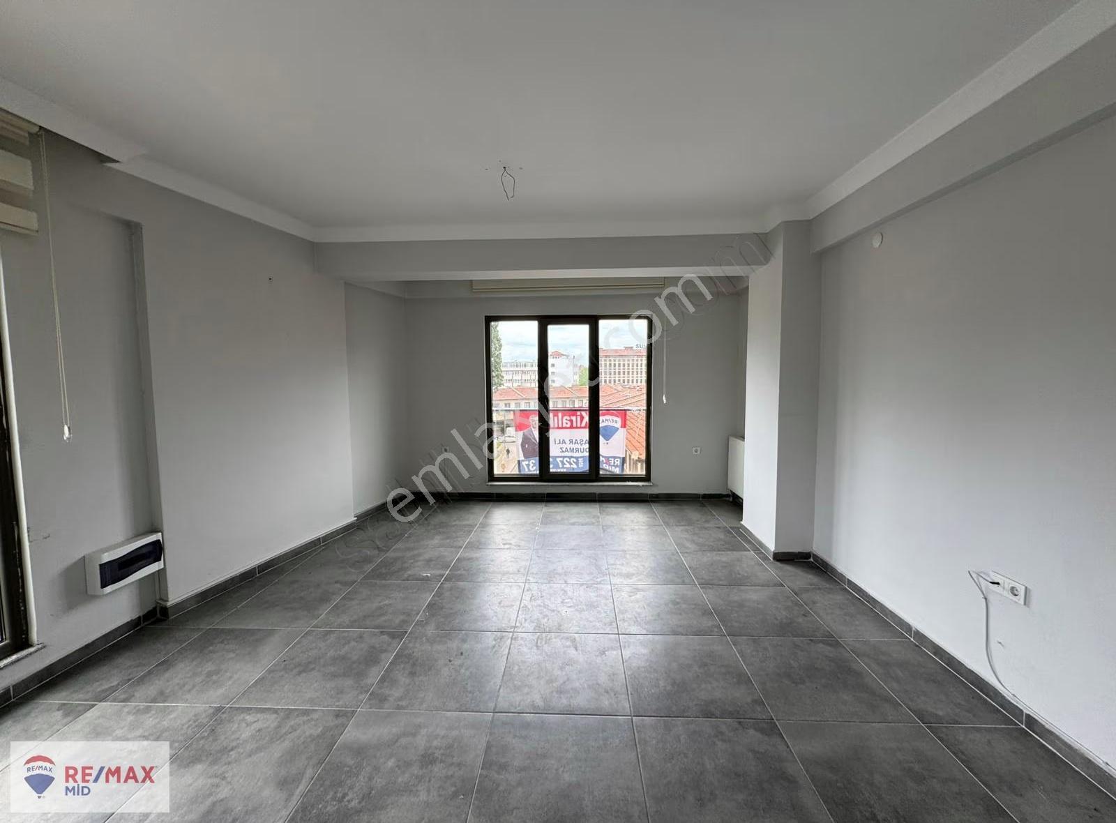 Remax Mid Paşa Cami Karşısı Kiralık Arakat Ofis, İşyeri - Görsel 2