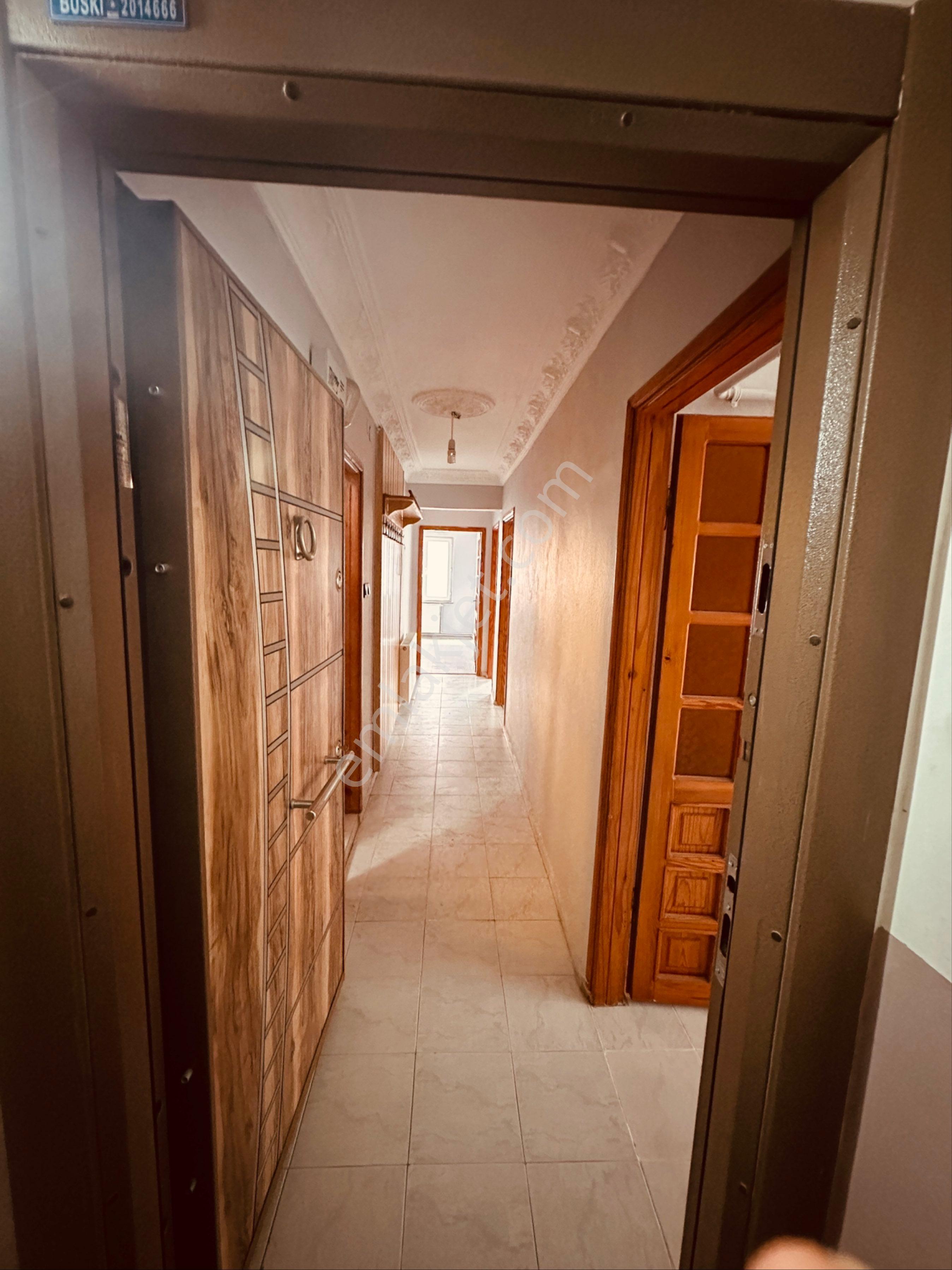 Kasrevi’den Yunusemre Mahallesinde 2. Kat Ara Kat 2+1 Kiralık Daire