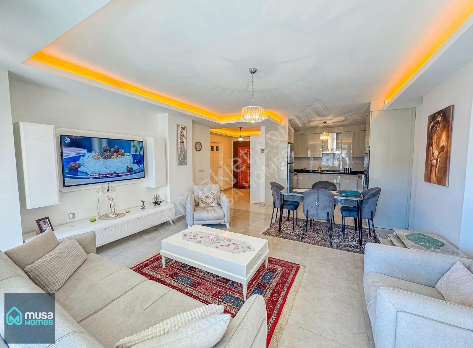 Alanya Merkezde Denize Sıfır Bölgede 2+1 Eşyalı Daire