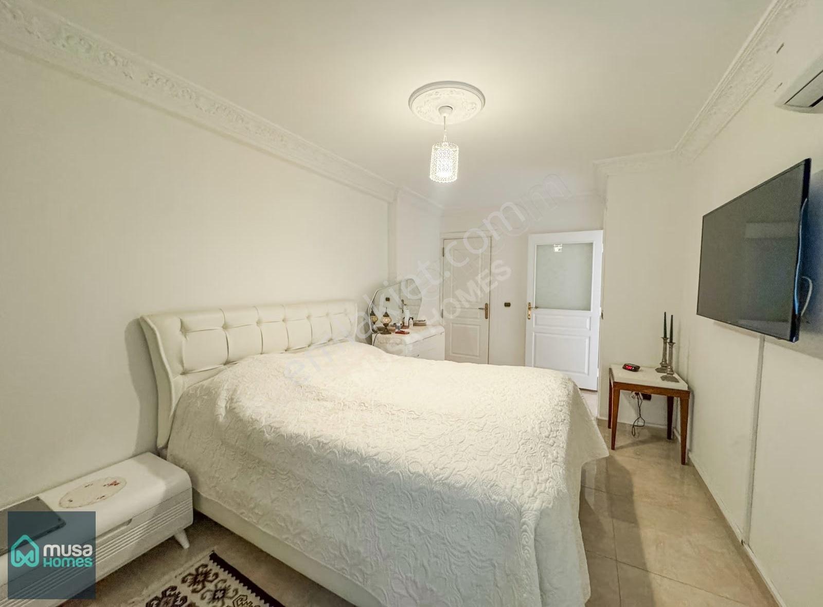 Alanya Merkezde Denize Sıfır Bölgede 2+1 Eşyalı Daire - Görsel 5
