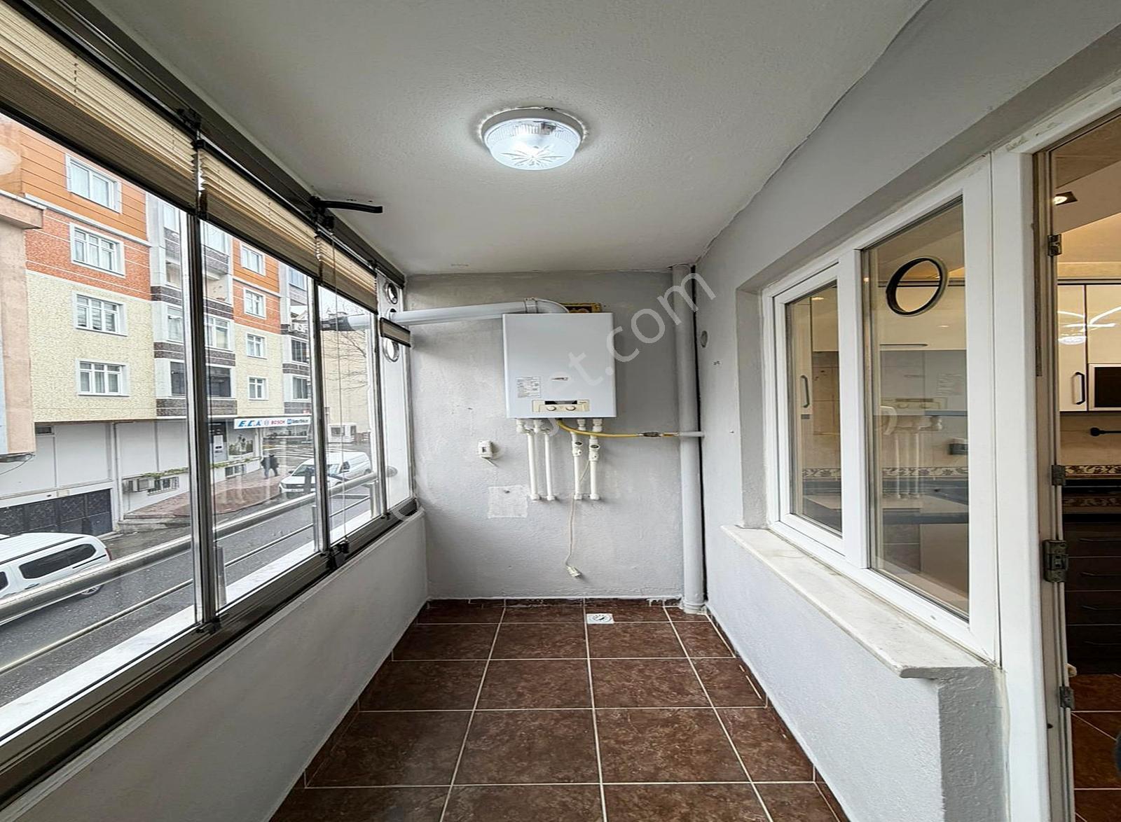 Efe İnşaat'tan Metrobüse Yakın Çift Balkonlu Geniş Daire - Görsel 18
