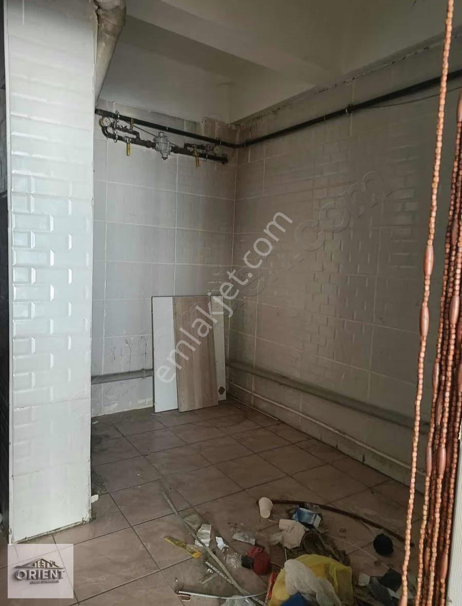 Caddeye Cephe Geniş Kullanımlı Kiralık İş Yeri - Görsel 3