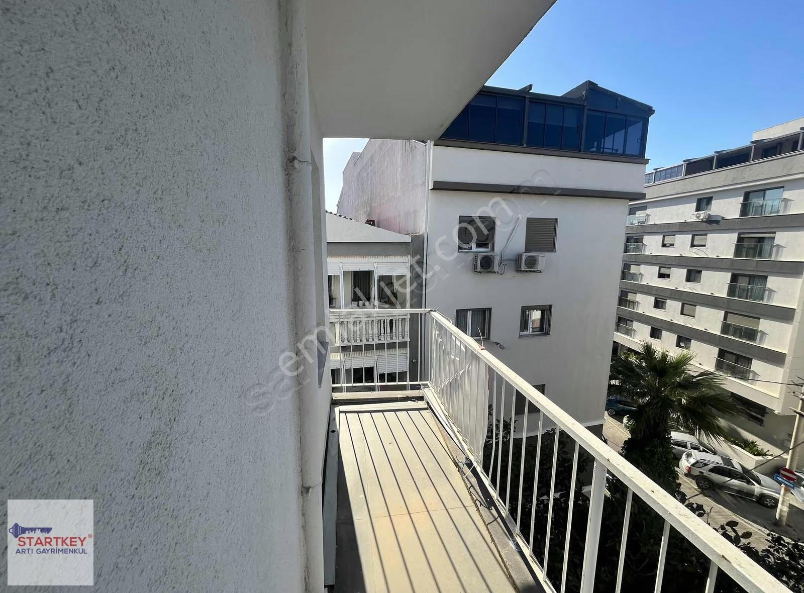 Karşıyaka Aksoyda Tadilatlı Denize Çok Yakın Satılık 2+1 Daire - Görsel 4