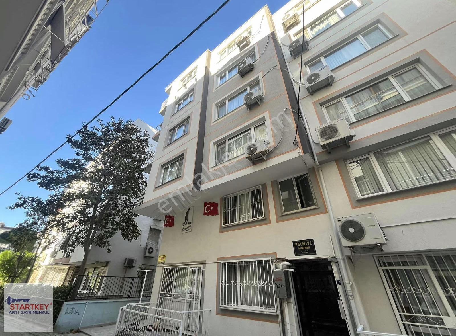 Karşıyaka Aksoyda Tadilatlı Denize Çok Yakın Satılık 2+1 Daire