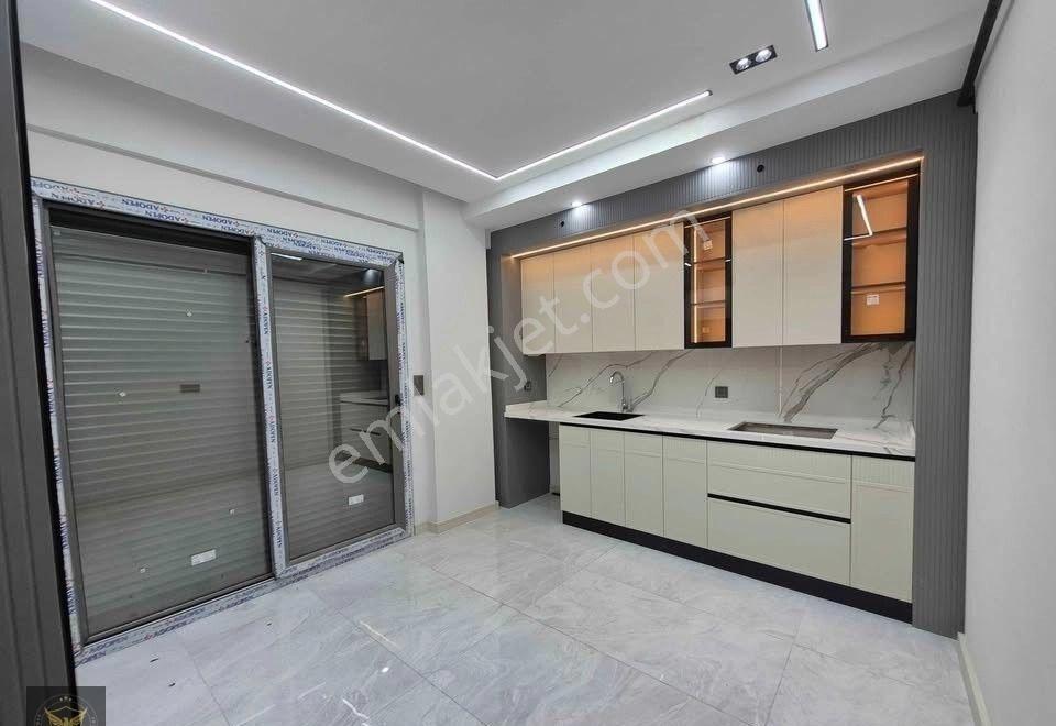 Beylikdüzü Yakuplu Mahallesi'nde Metrobüse Yakın Merkezi Konumda 2+1 Dairemiz