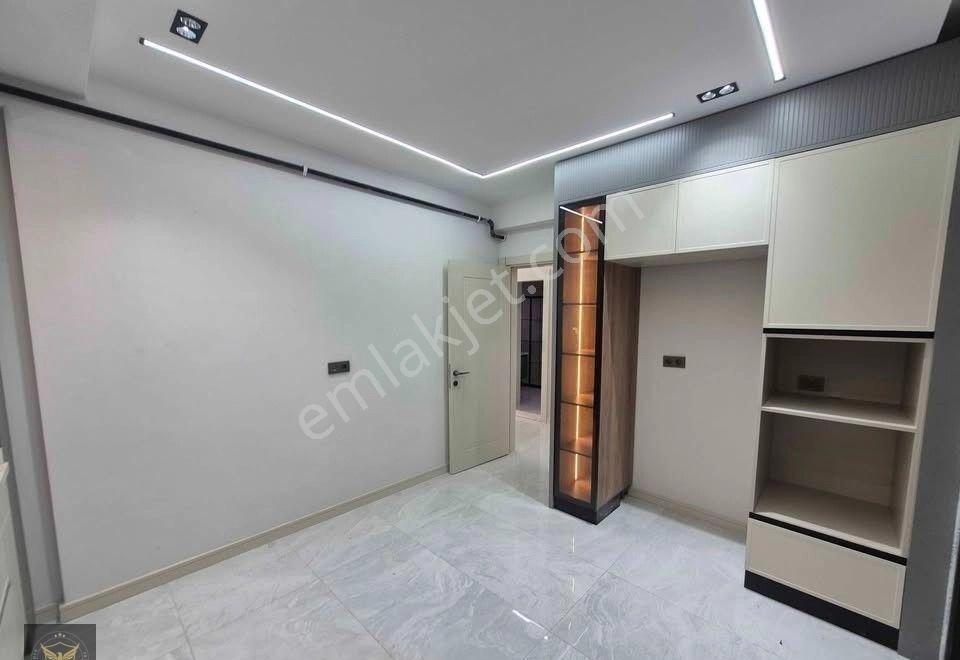 Beylikdüzü Yakuplu Mahallesi'nde Metrobüse Yakın Merkezi Konumda 2+1 Dairemiz - Görsel 3