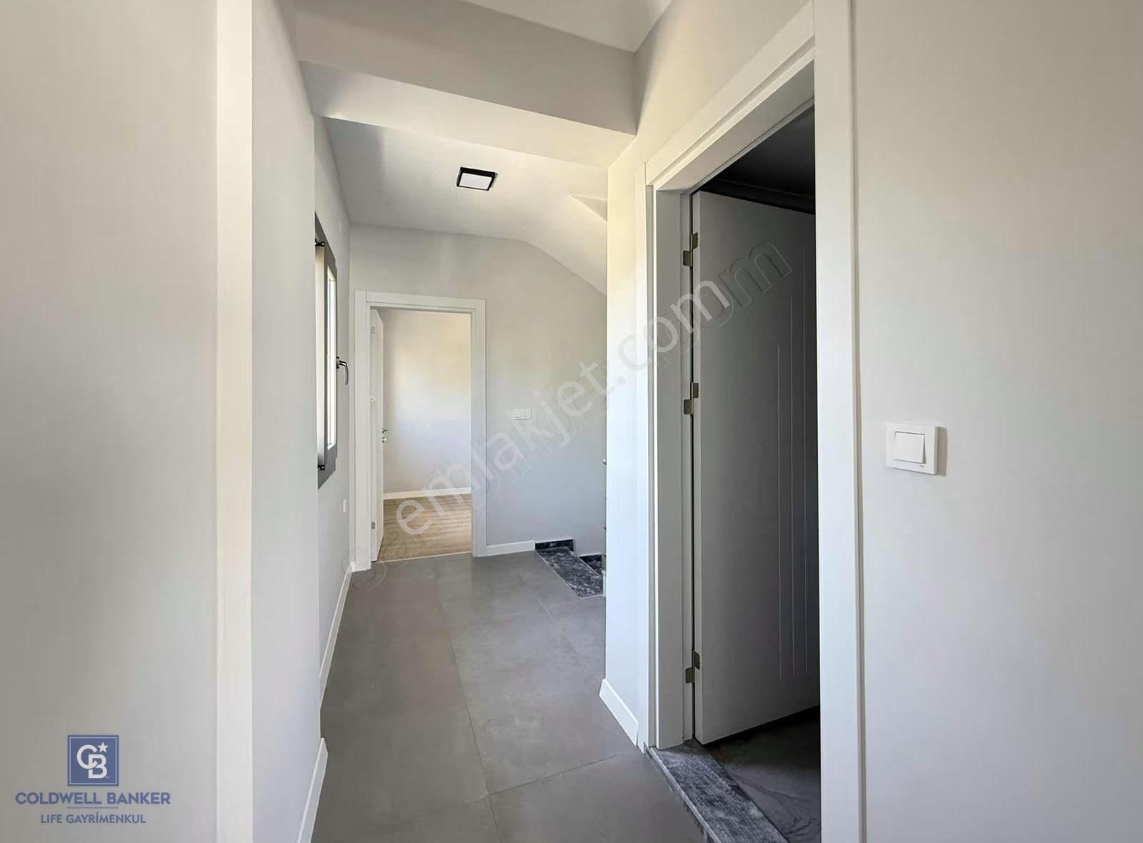 Yenişakran'da Denize 150 M Bahçeli Ve Teraslı 4+1 Satılık Villa - Görsel 8
