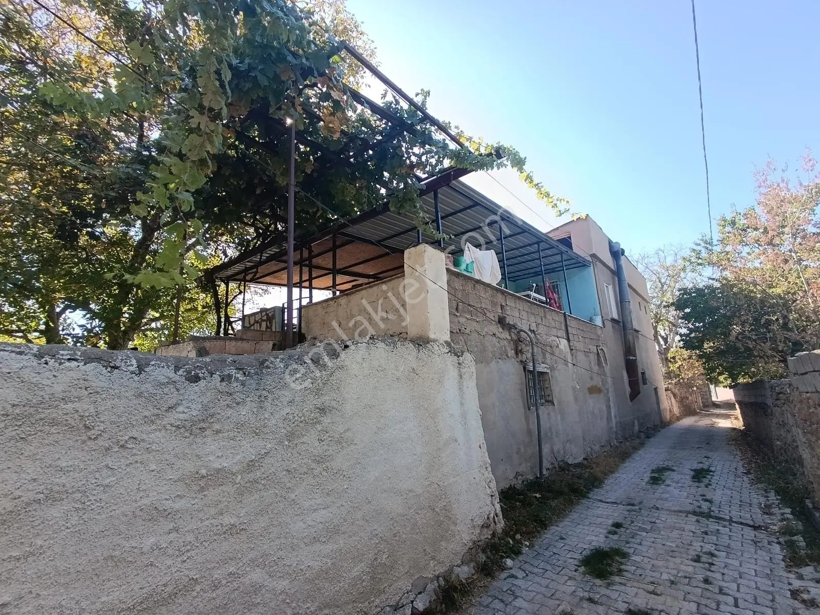 Cm Emlak Kayardı Da 1633 M2 Mükemmel Konumda Evli Bahçe