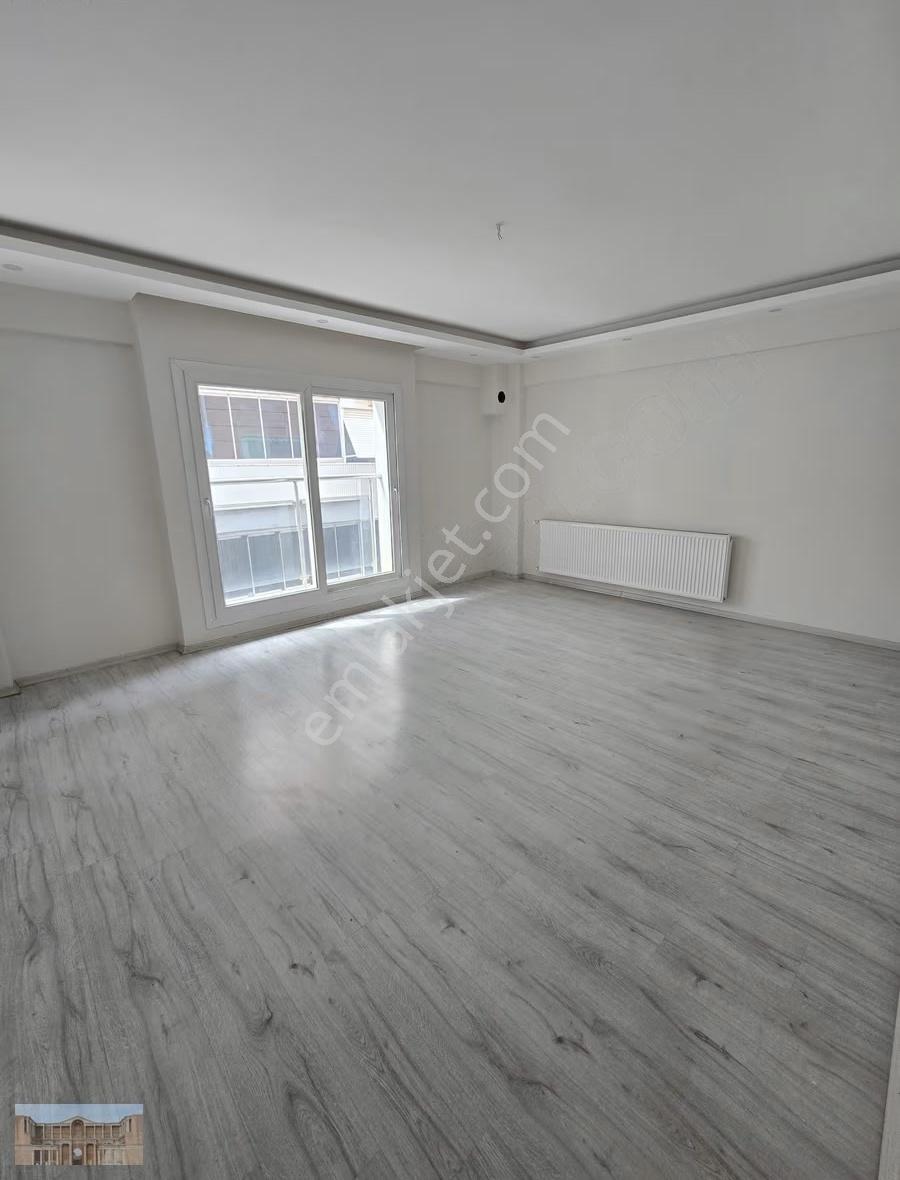 Satılık Cumhuriyette 2+1 135 M2 Doğalgazlı Geniş Teraslı Daire