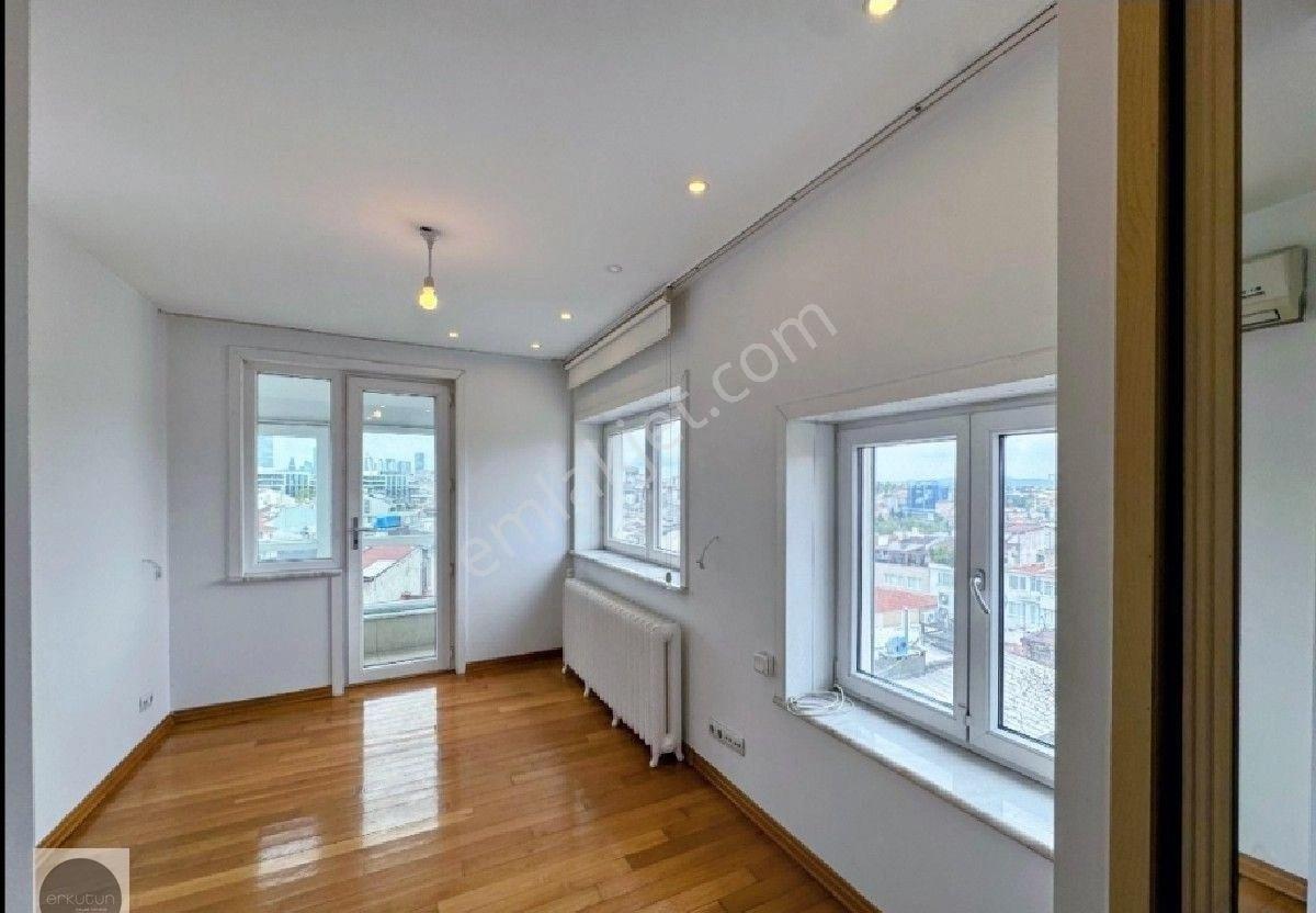 Nişantaşı Hüsrevgerede Cad. Başlangıcında Yüksek Çatı Dubleks 5+2 Kıralık Daire - Görsel 29